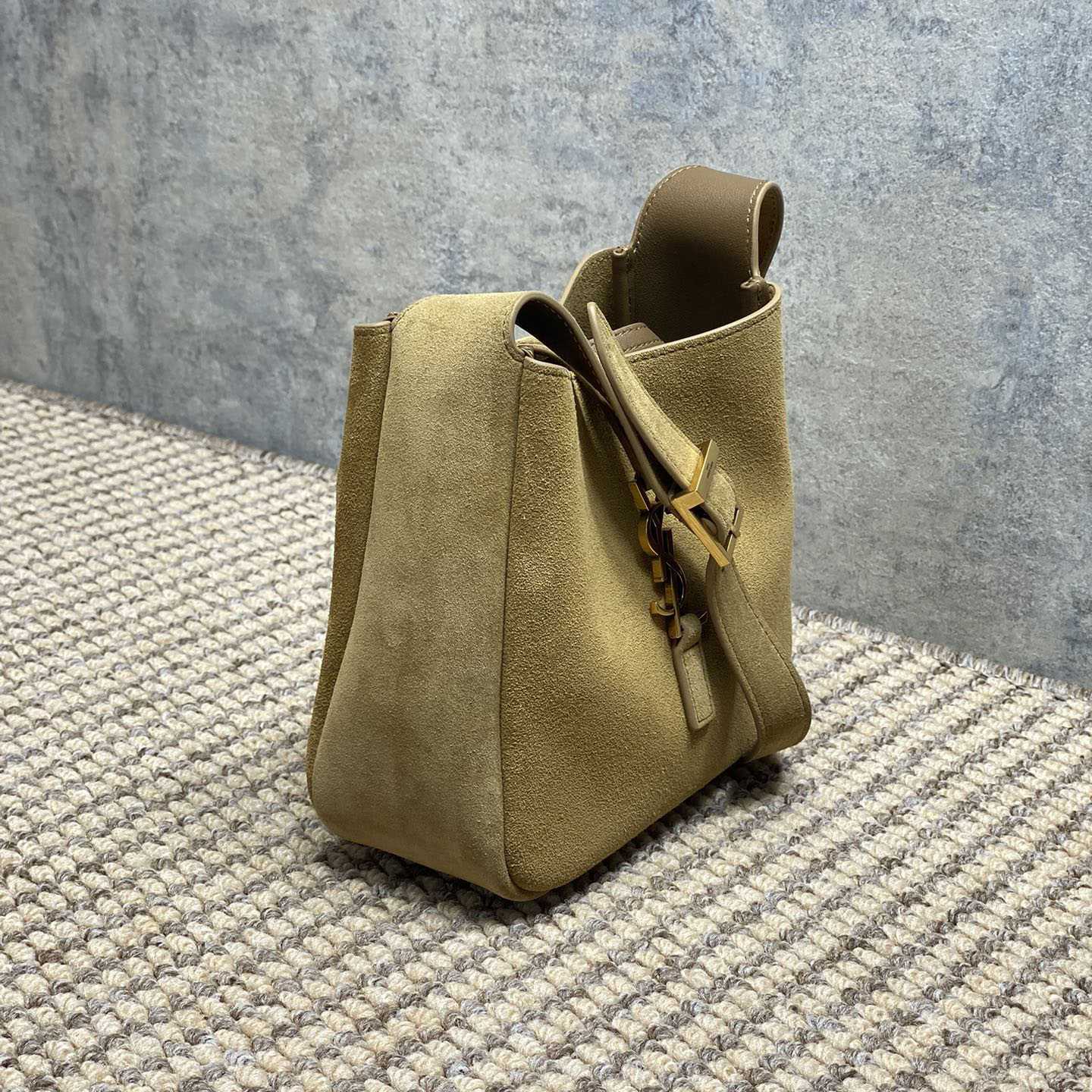 Saint Laurent LE 5 À 7 Supple Baby In Suede - DesignerGu