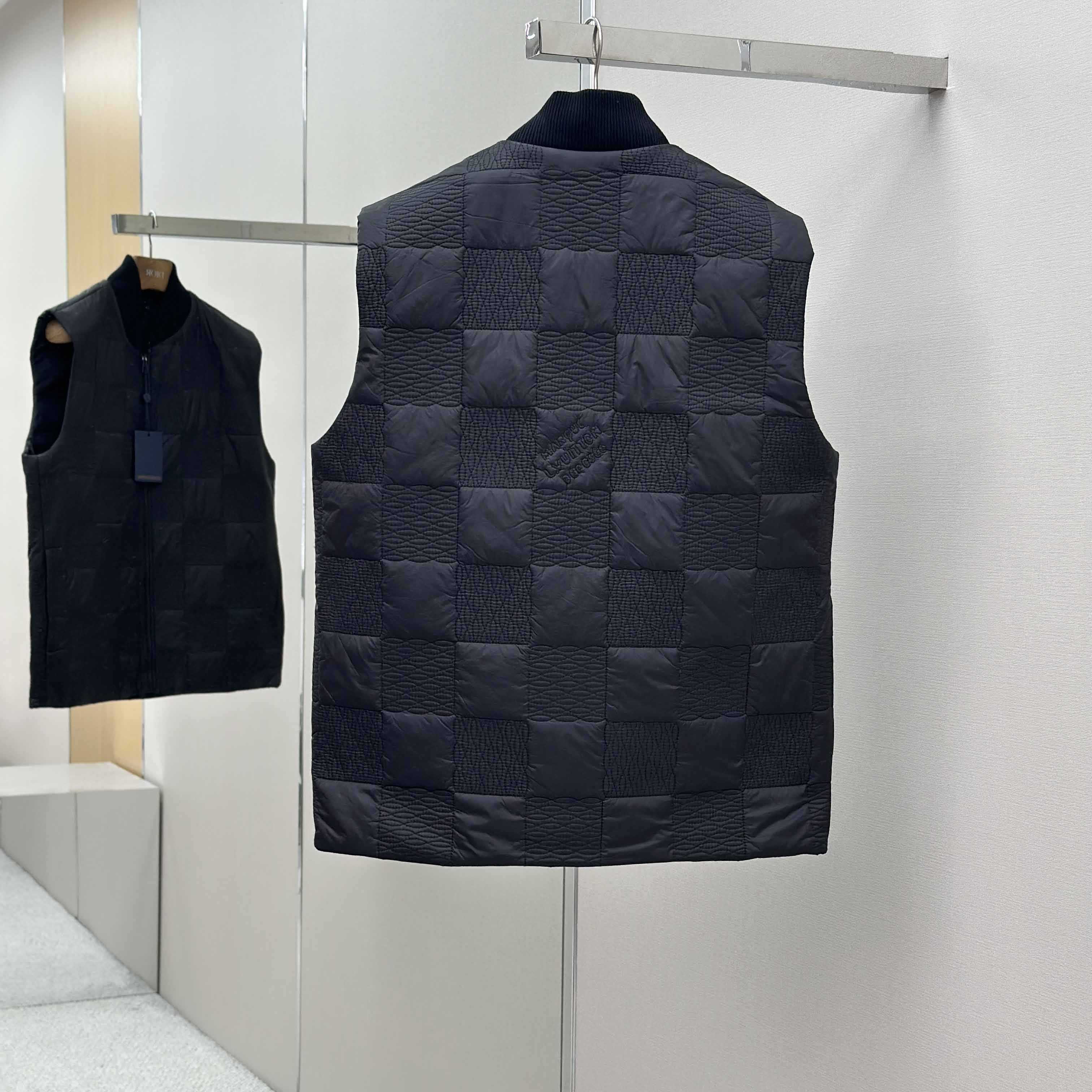 Louis Vuitton Damier Quilted Nylon Gilet - DesignerGu