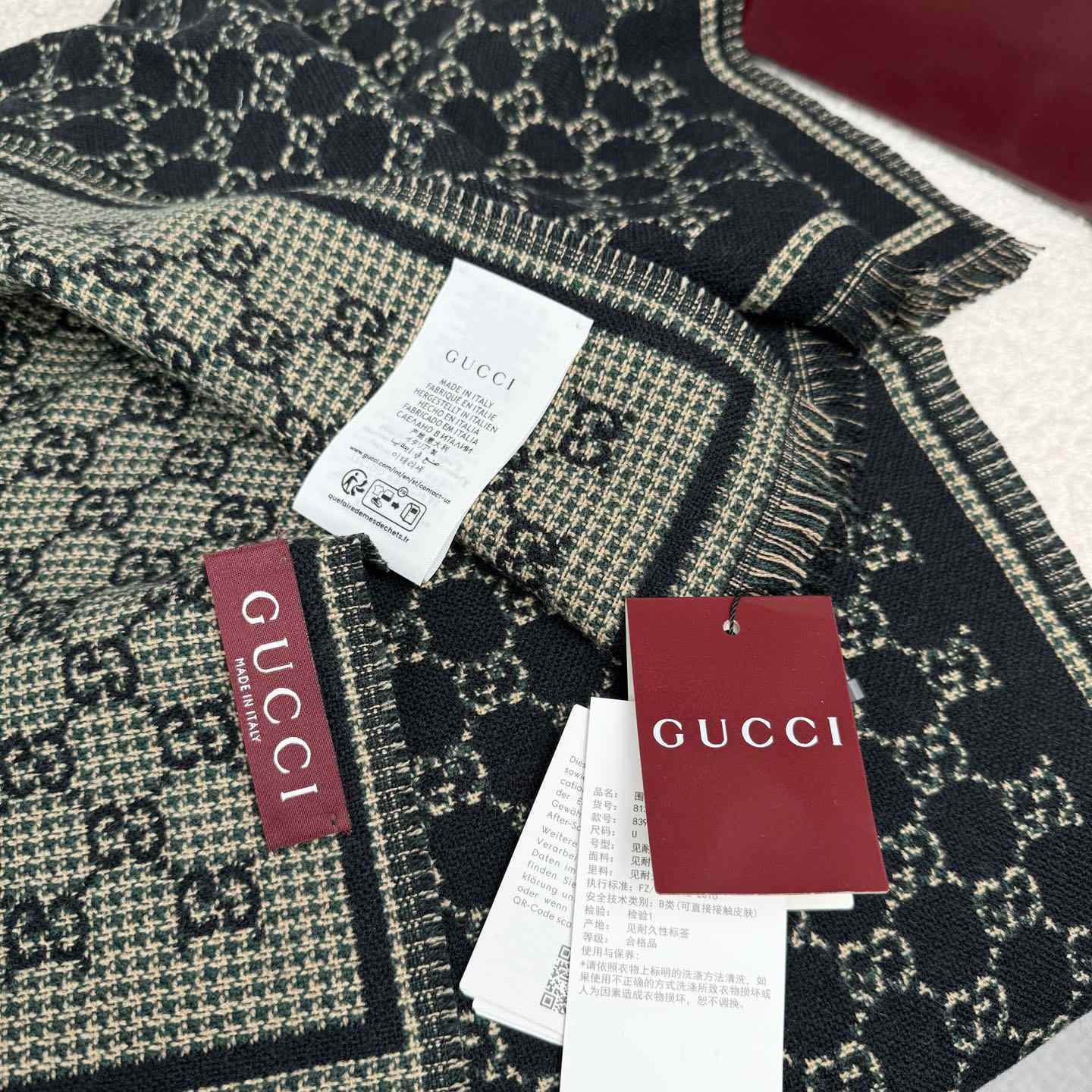 Gucci GG Wool Jacquard Scarf - DesignerGu