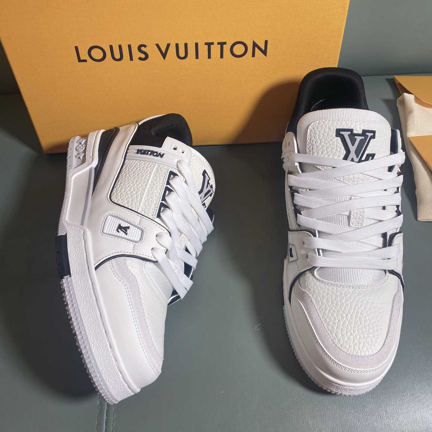 Louis Vuitton LV Trainer Sneaker      1AIJ45 - DesignerGu