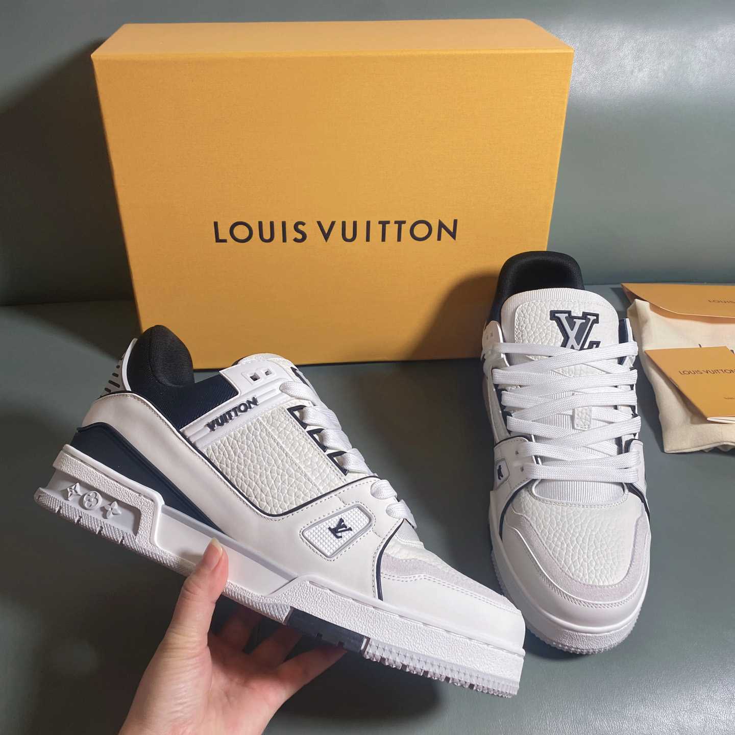 Louis Vuitton LV Trainer Sneaker      1AIJ45 - DesignerGu