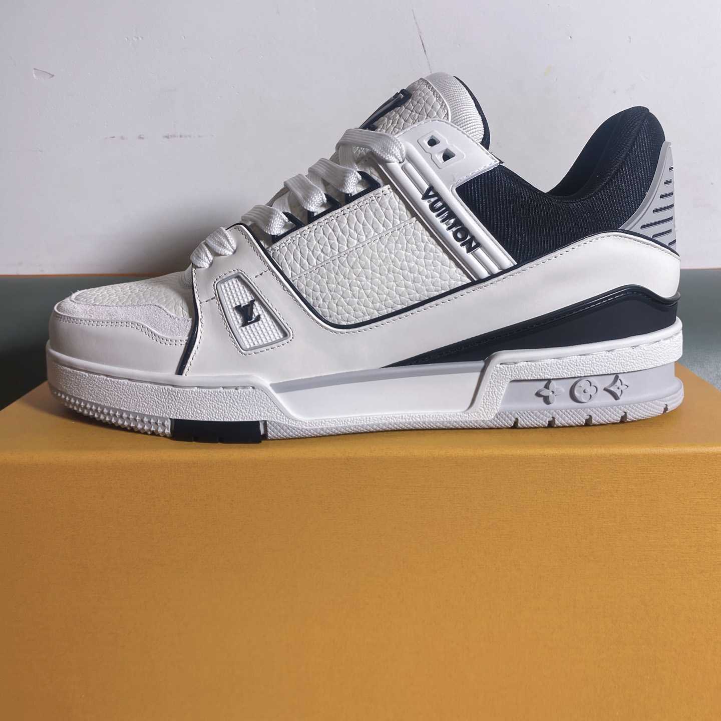 Louis Vuitton LV Trainer Sneaker      1AIJ45 - DesignerGu