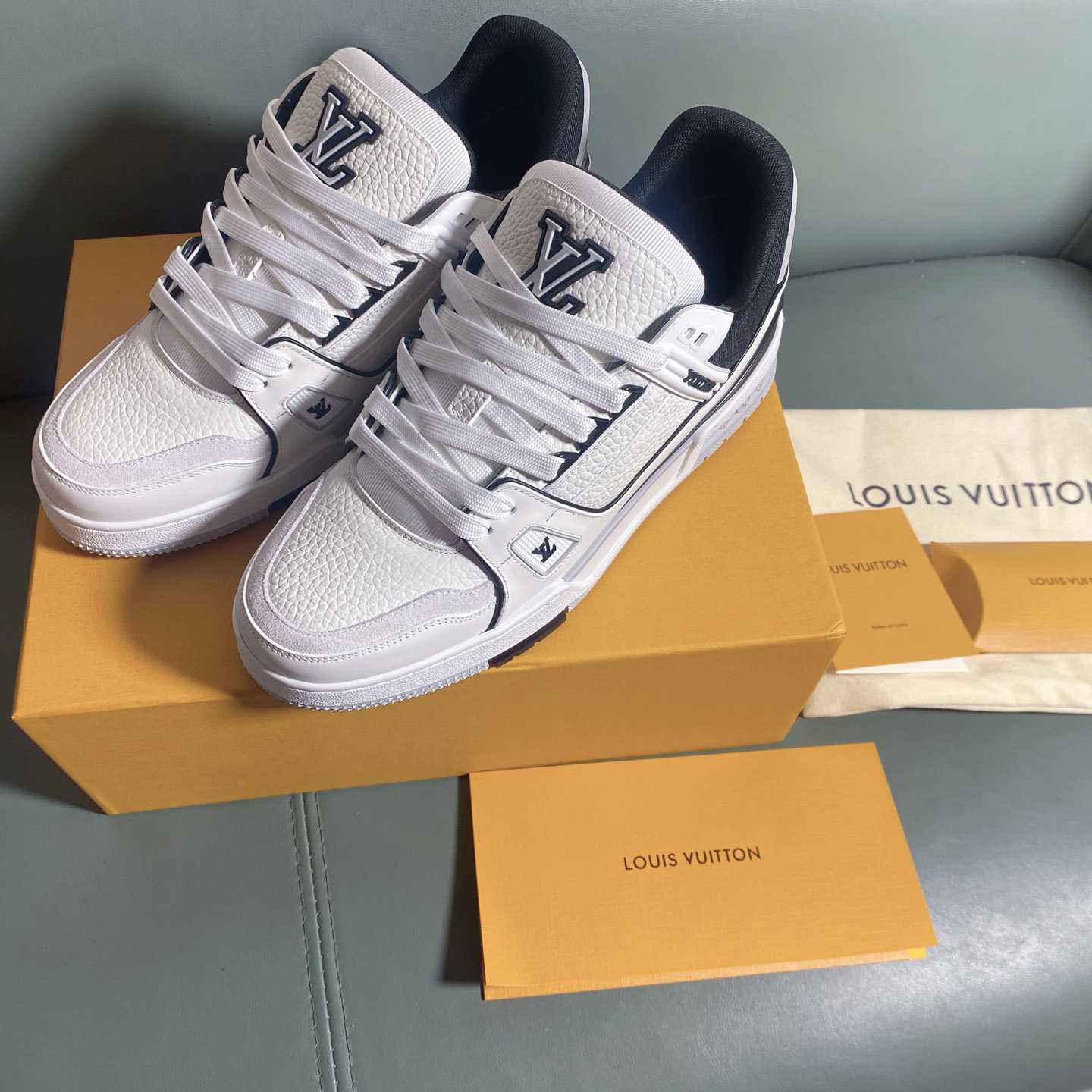 Louis Vuitton LV Trainer Sneaker      1AIJ45 - DesignerGu