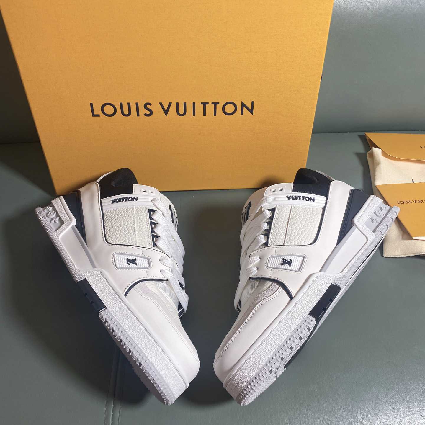 Louis Vuitton LV Trainer Sneaker      1AIJ45 - DesignerGu