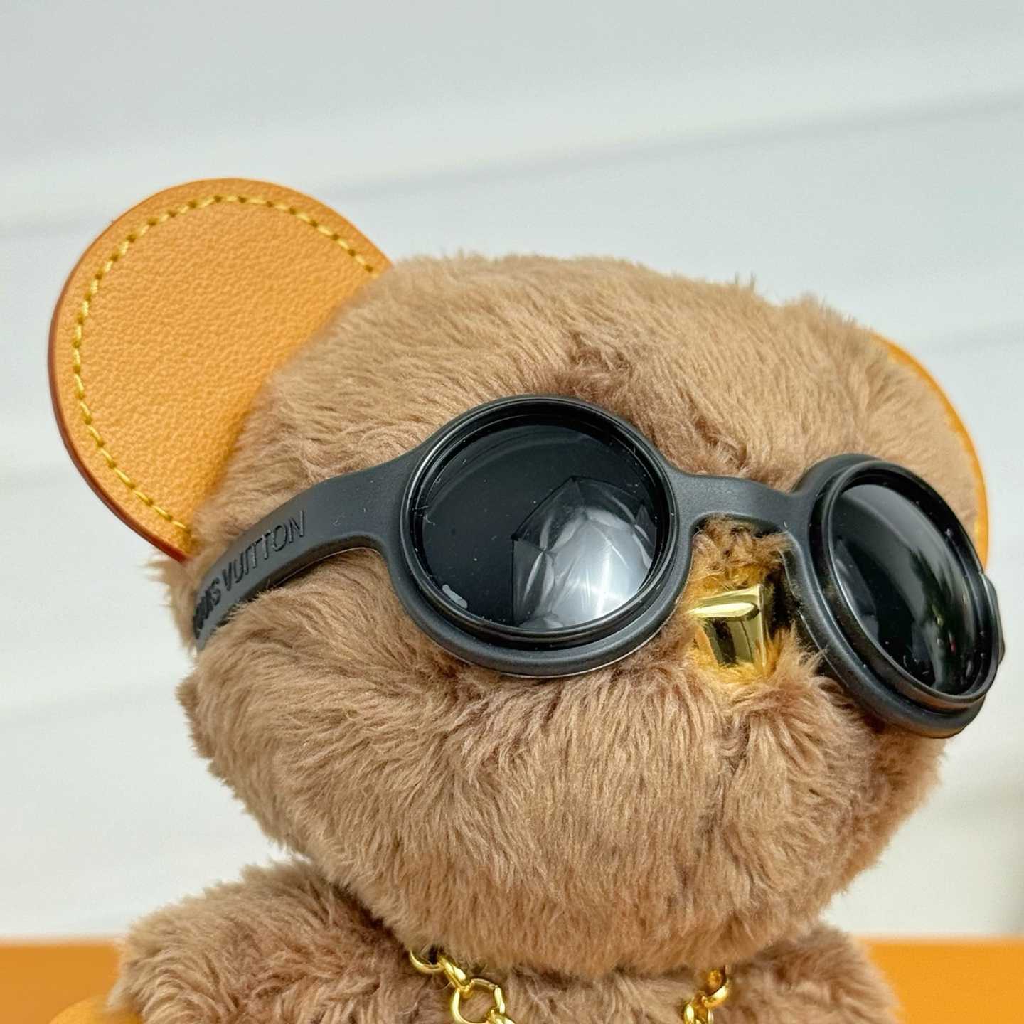 Louis Vuitton LV Louis Bear Bag Charm  M03178 - DesignerGu