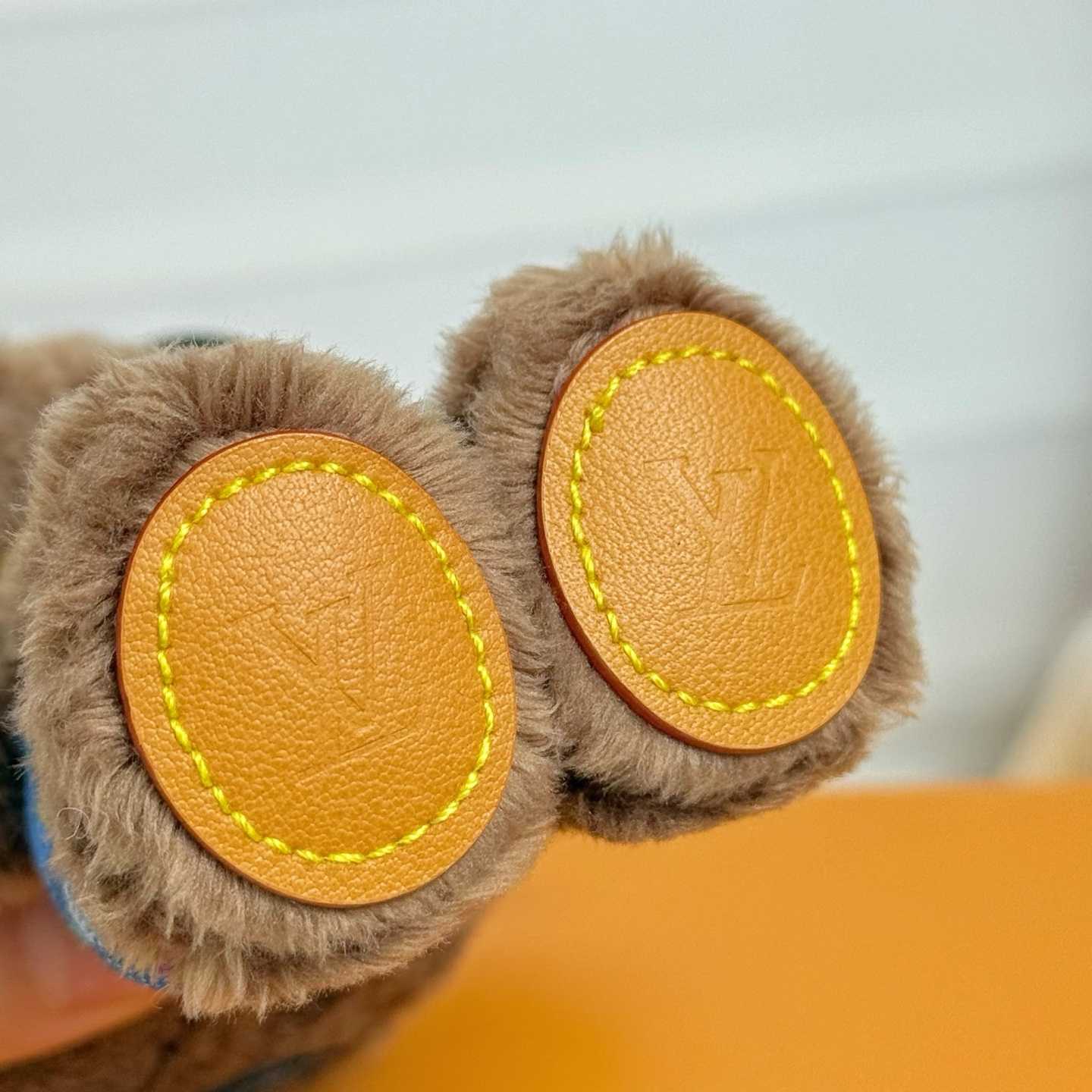 Louis Vuitton LV Louis Bear Bag Charm  M03178 - DesignerGu