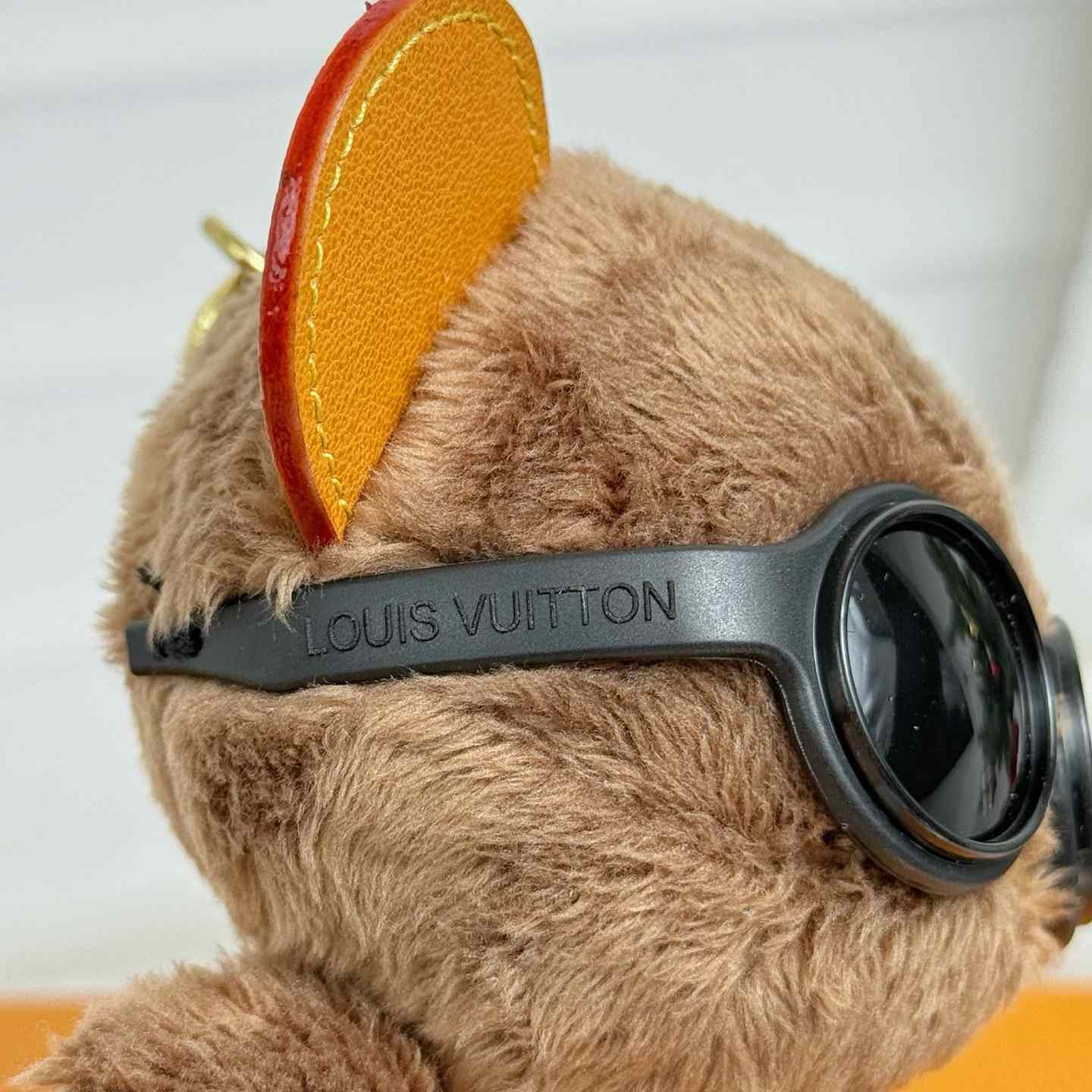 Louis Vuitton LV Louis Bear Bag Charm  M03178 - DesignerGu