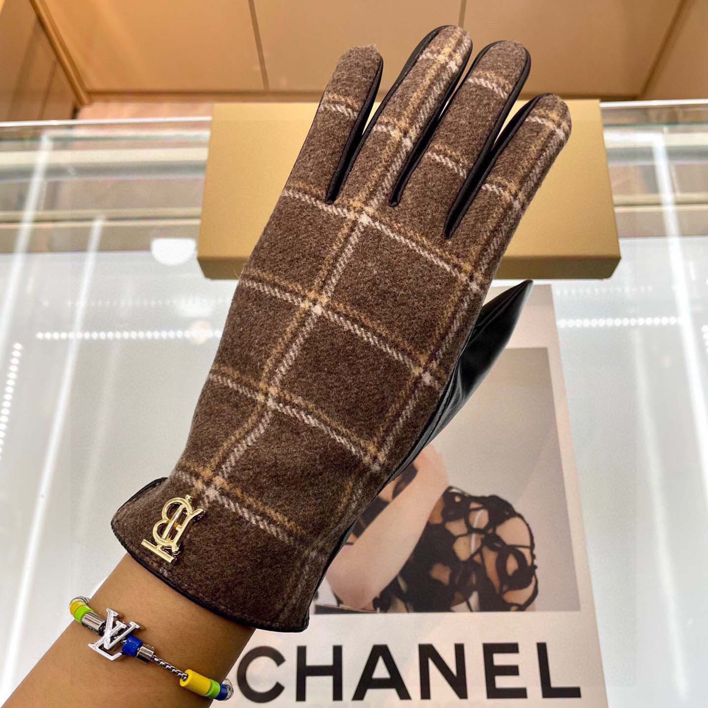 Burberry Gloves  - DesignerGu