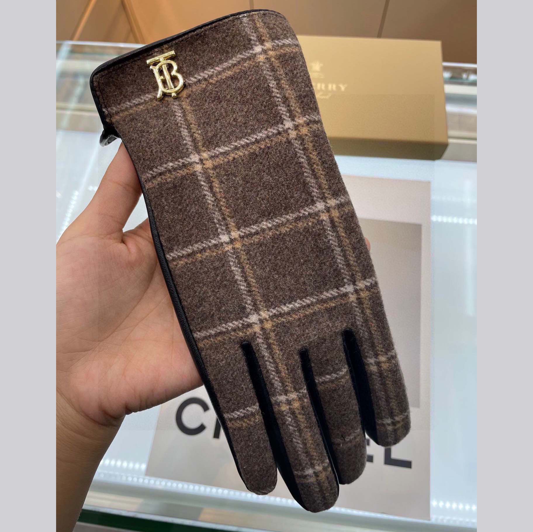 Burberry Gloves  - DesignerGu