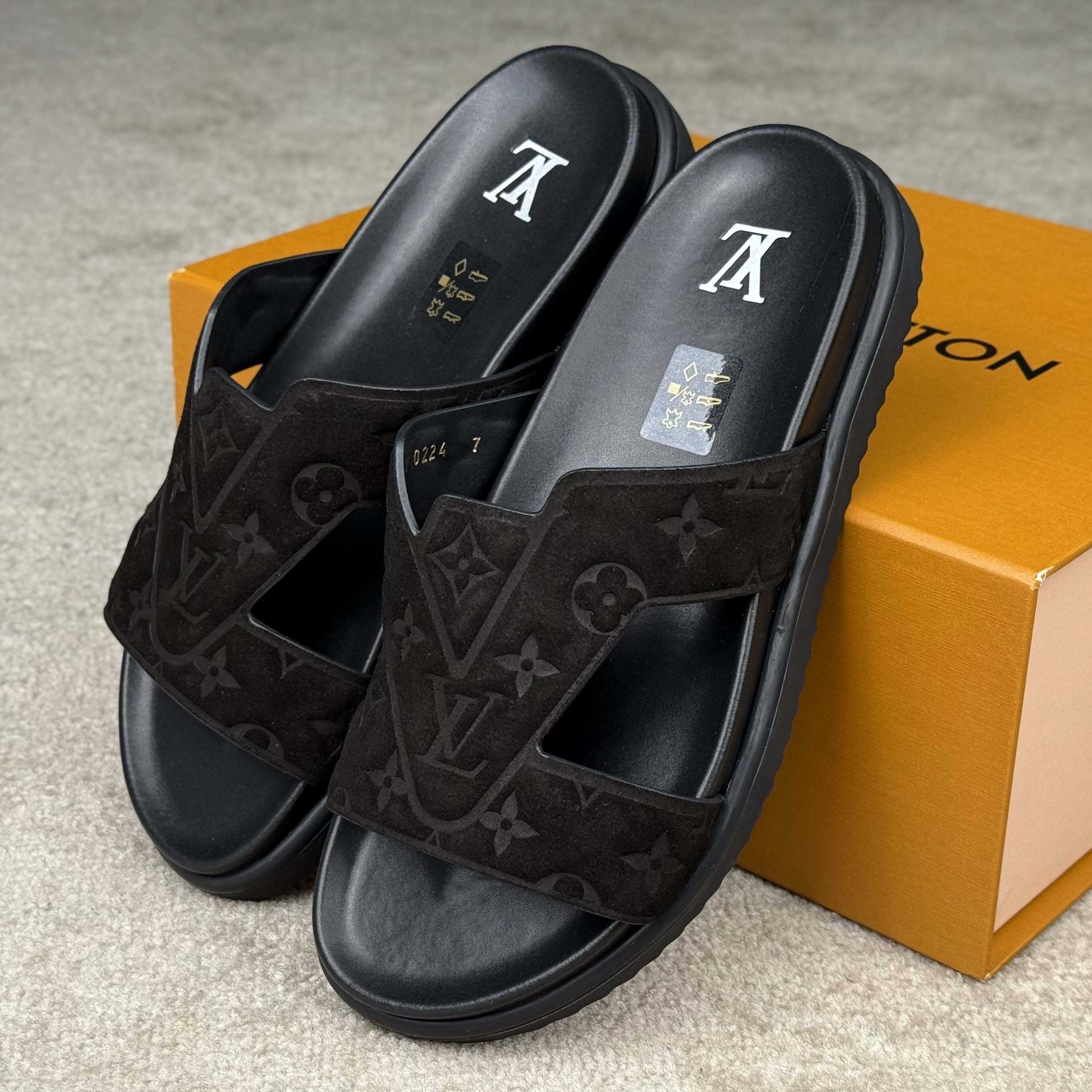 Louis Vuitton LV Oasis Mule    - DesignerGu