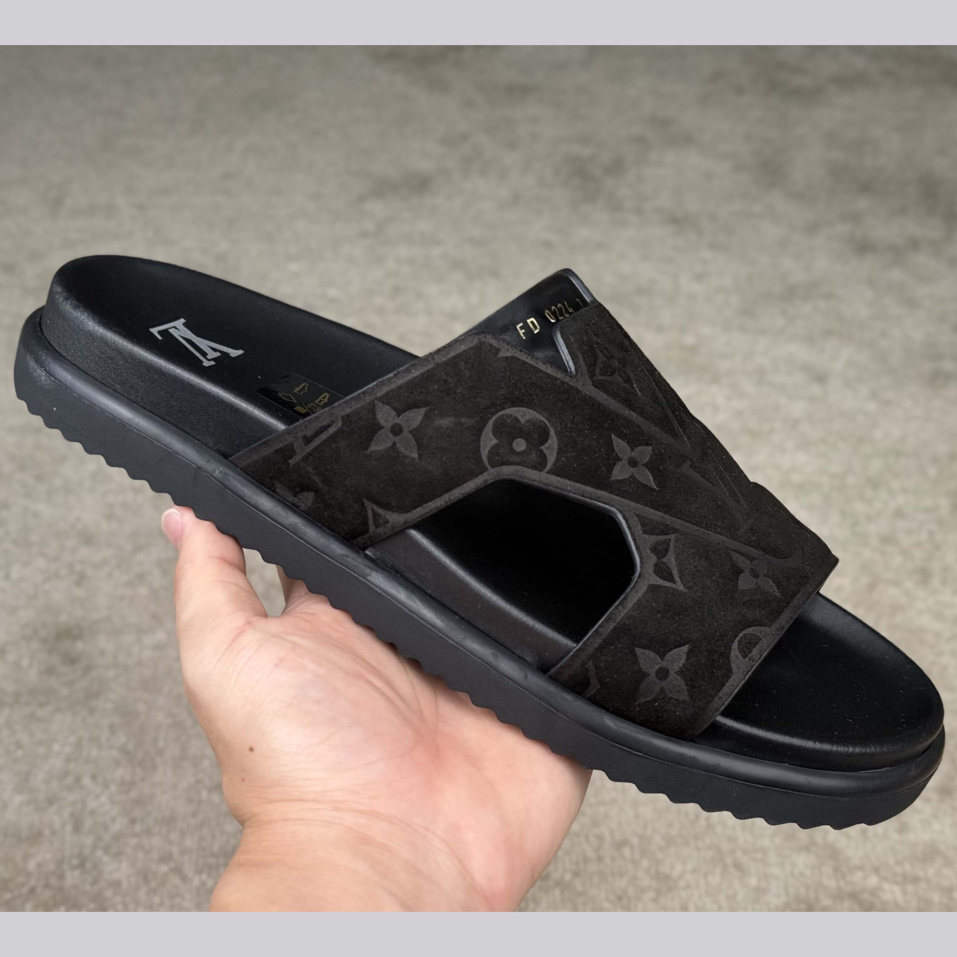 Louis Vuitton LV Oasis Mule    - DesignerGu