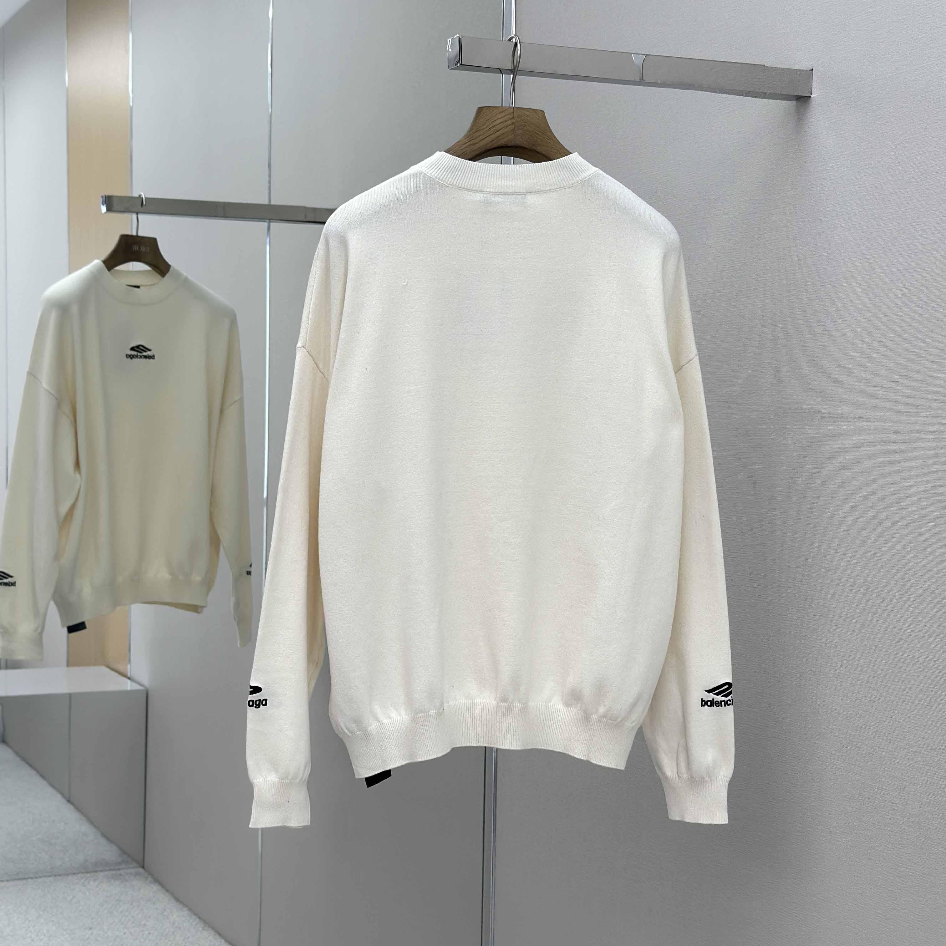 Balenciaga Ski Crewneck Sweater In White - DesignerGu