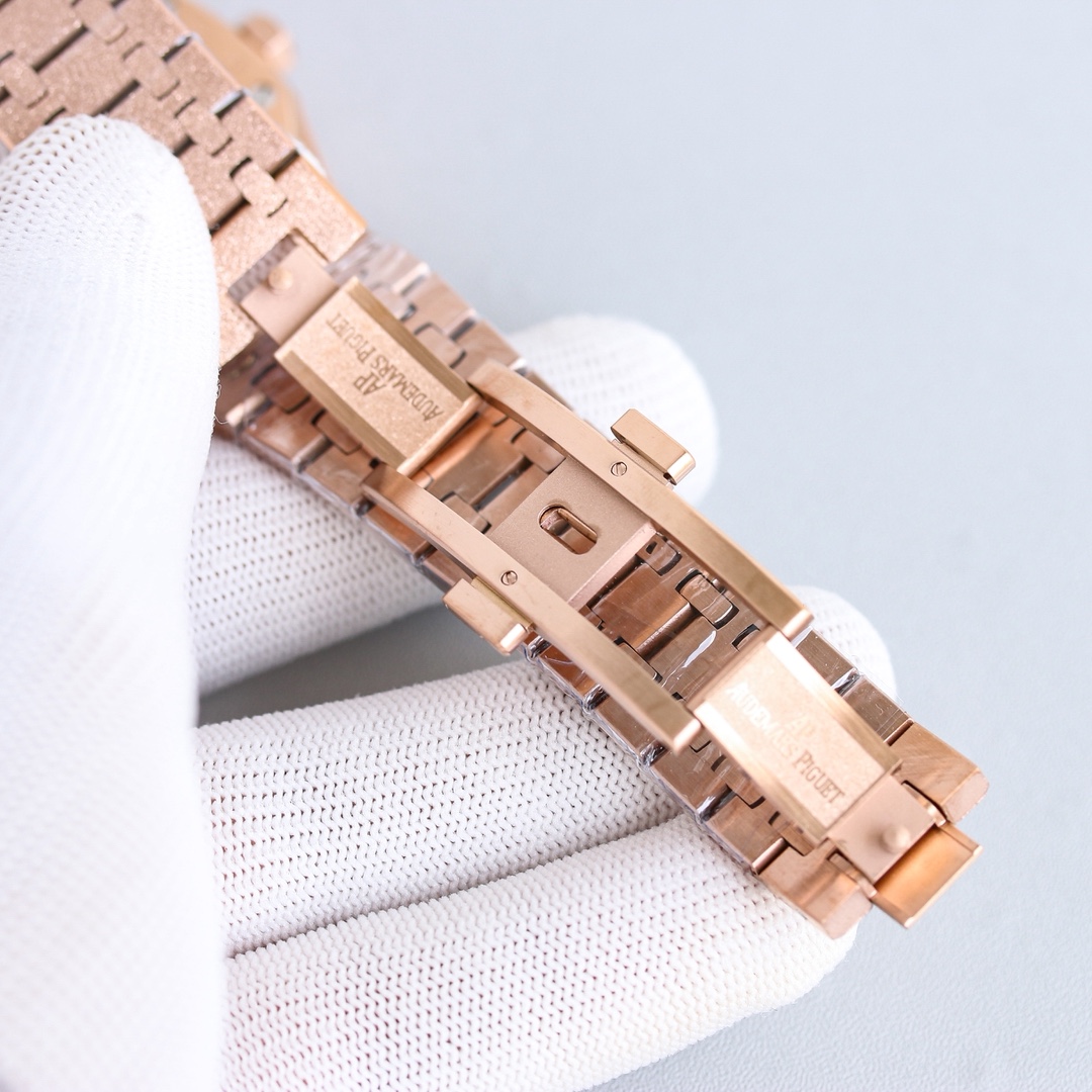 Audemars Piguet Royal Oak 41mm Frosted Rose Gold   41mm - DesignerGu