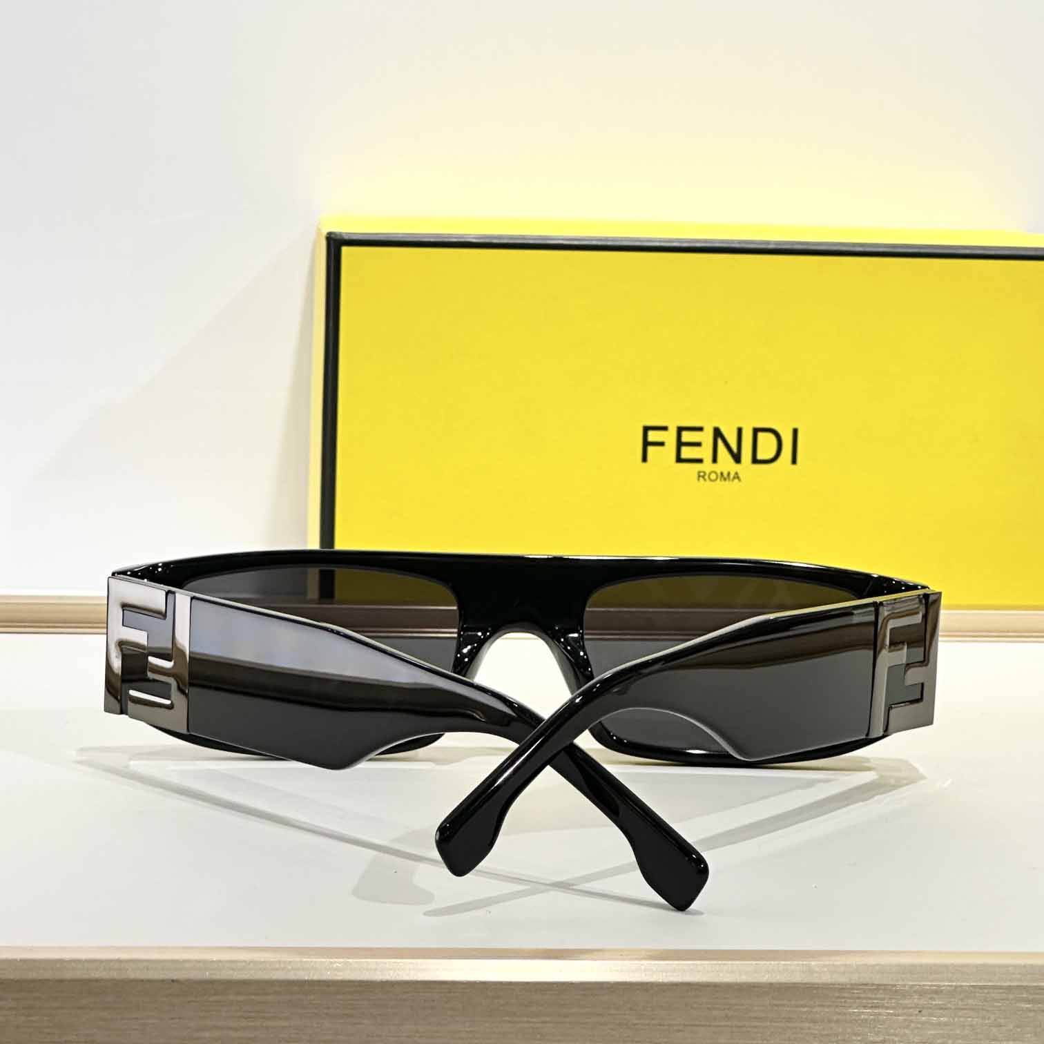 Fendi FF Squared Black Acetate Sunglasses  FE40587 - DesignerGu