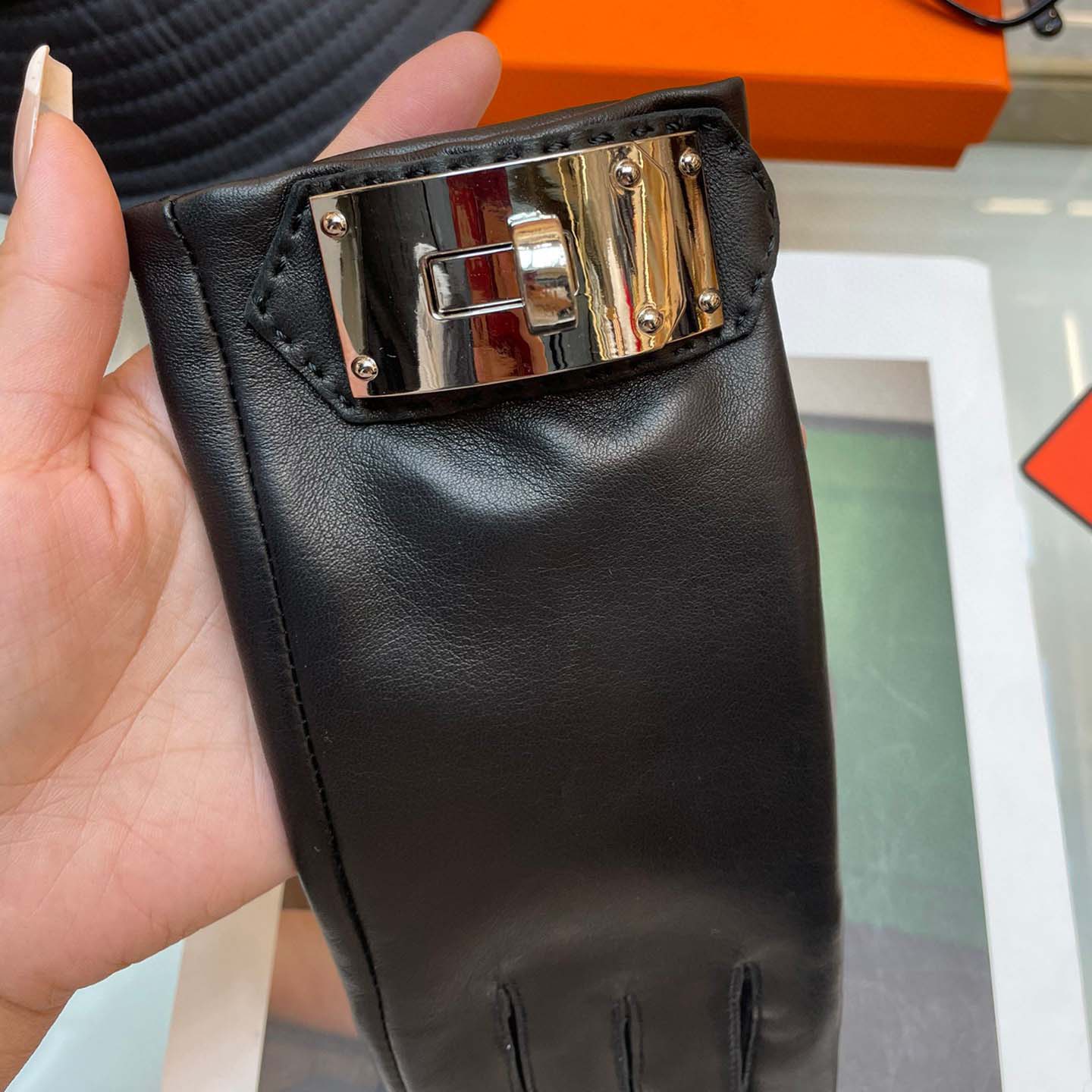 Hermes Women's Gloves  - DesignerGu