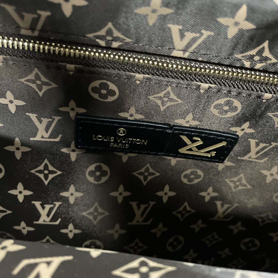 Louis Vuitton Monogram Giant Pillow OnTheGo MM   （41 x 34 x 19cm） - DesignerGu