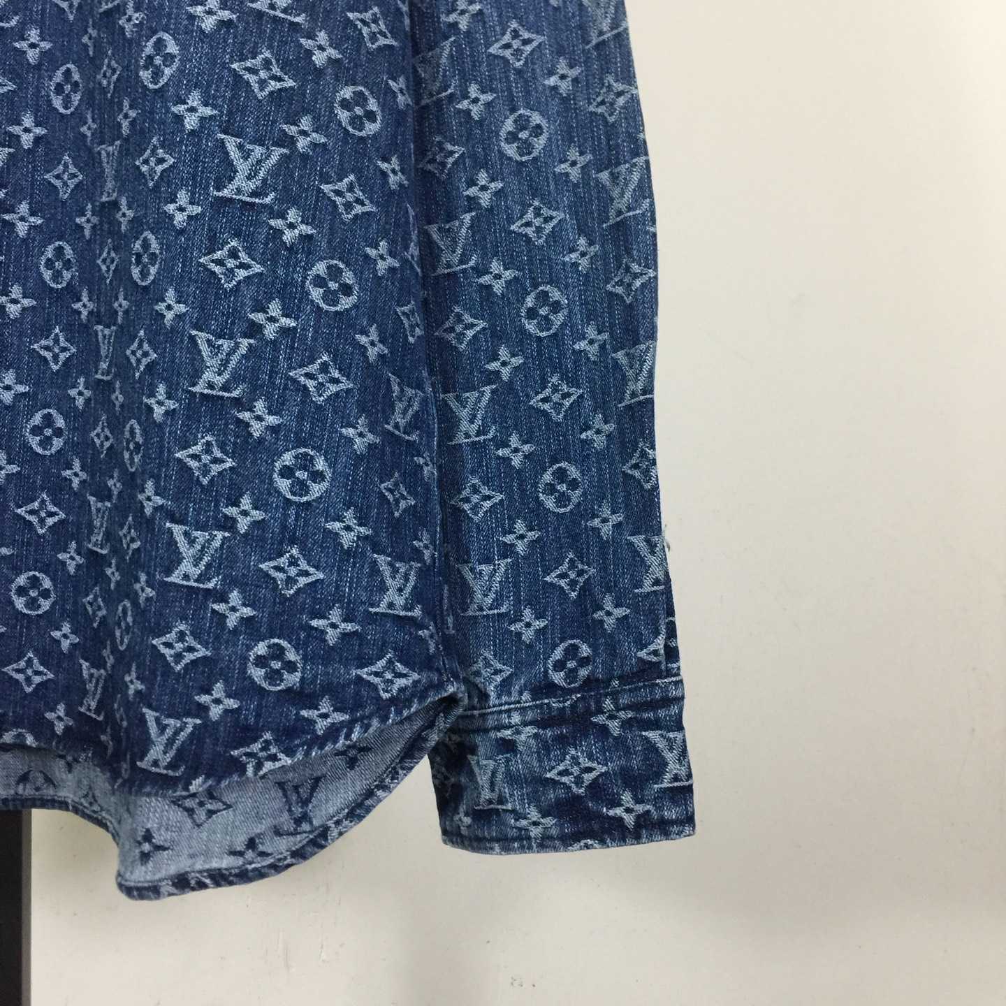 Louis Vuitton Monogram Denim Shirt   1AI195 - DesignerGu