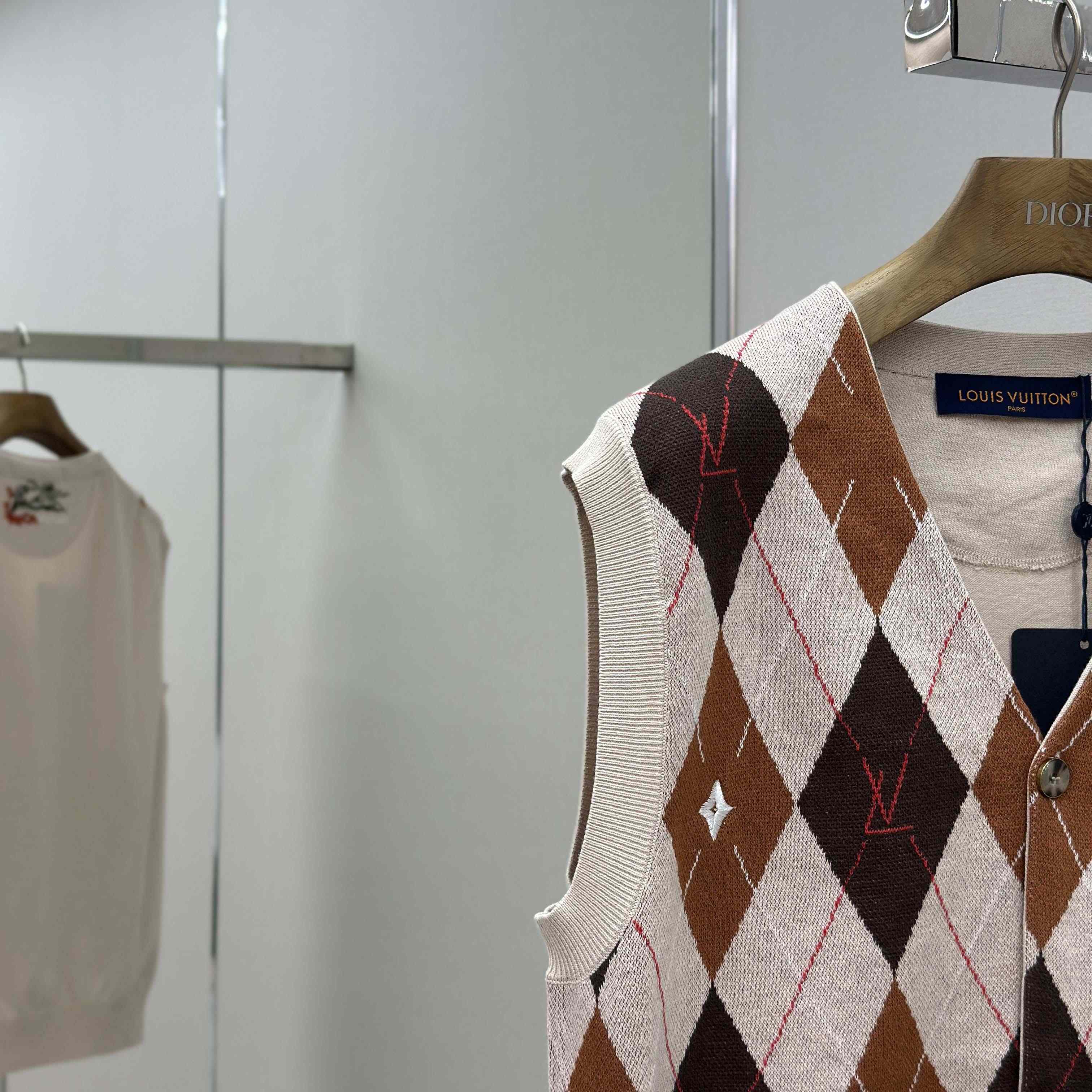 Louis Vuitton Argyle Intarsia Cardigan Vest   1AIMDG - DesignerGu