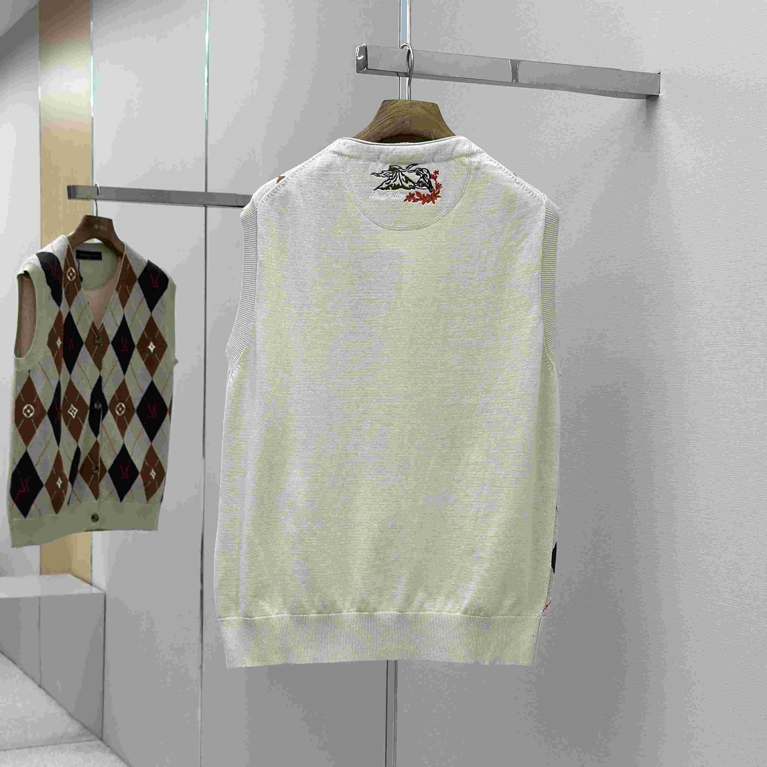 Louis Vuitton Argyle Intarsia Cardigan Vest   1AIMDG - DesignerGu