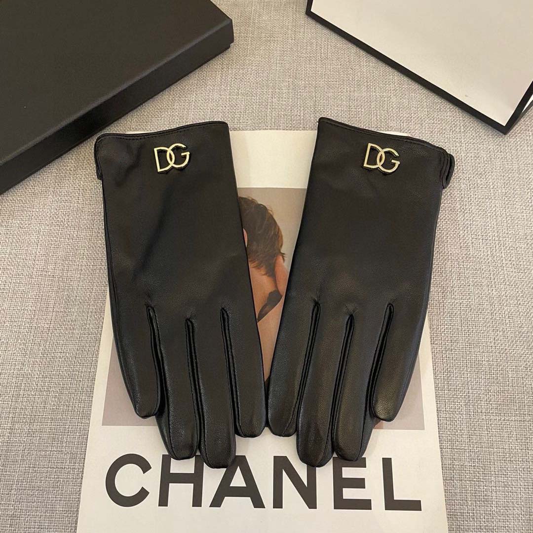 Dolce & Gabbana Women's Gloves  - DesignerGu