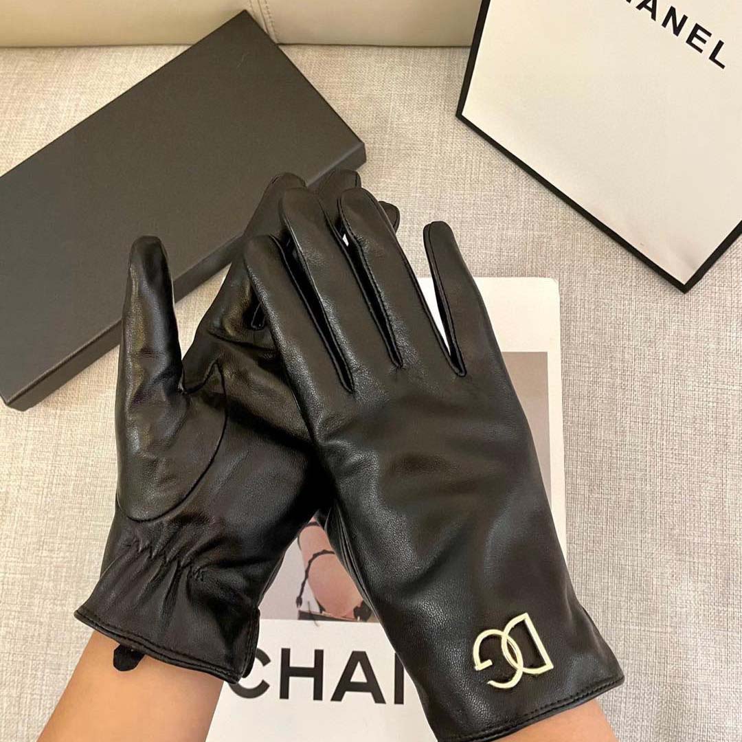Dolce & Gabbana Women's Gloves  - DesignerGu
