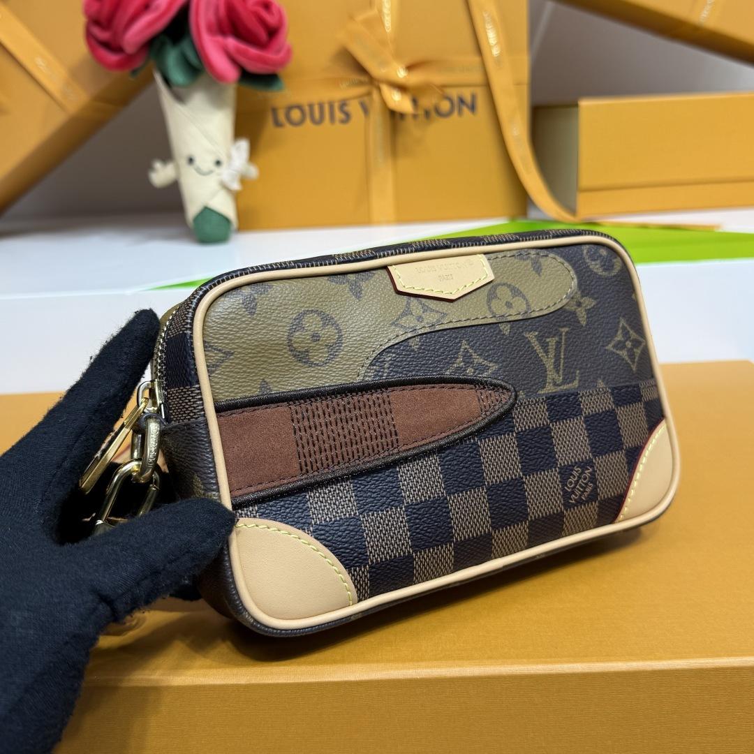 Louis Vuitton Trocadéro Wearable Wallet     M26020 - DesignerGu