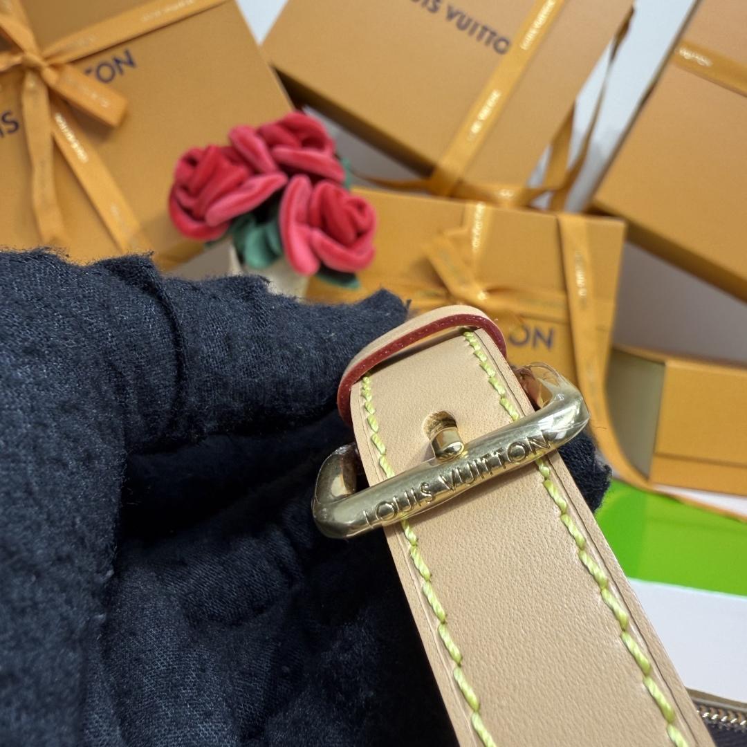 Louis Vuitton Trocadéro Wearable Wallet     M26020 - DesignerGu