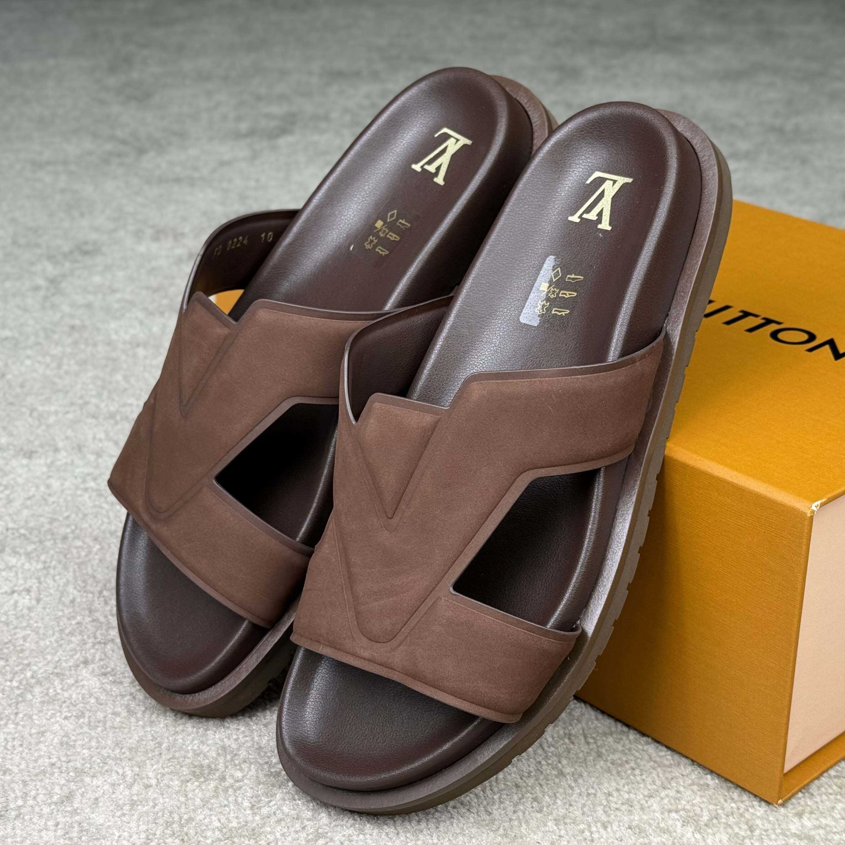 Louis Vuitton LV Oasis Mule    - DesignerGu