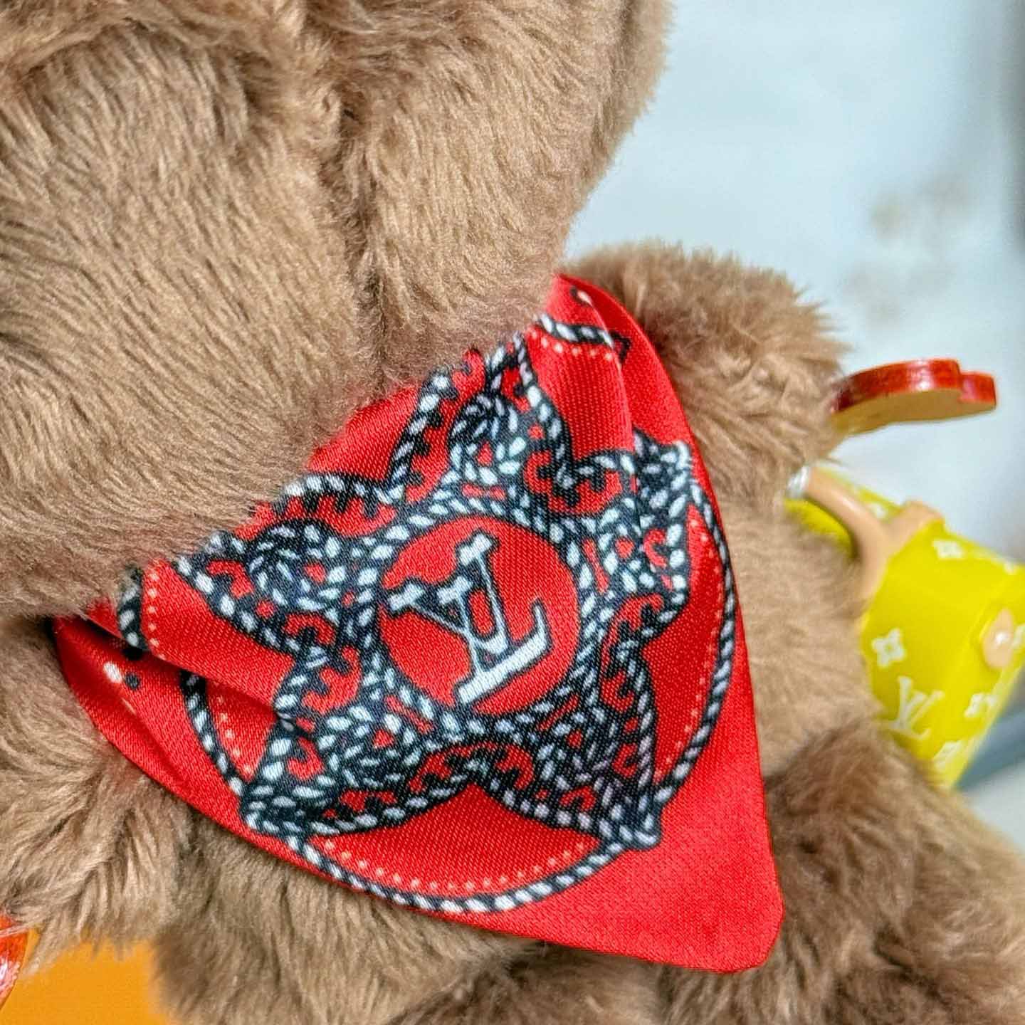 Louis Vuitton LV Louis Bear Bag Charm   M03176 - DesignerGu