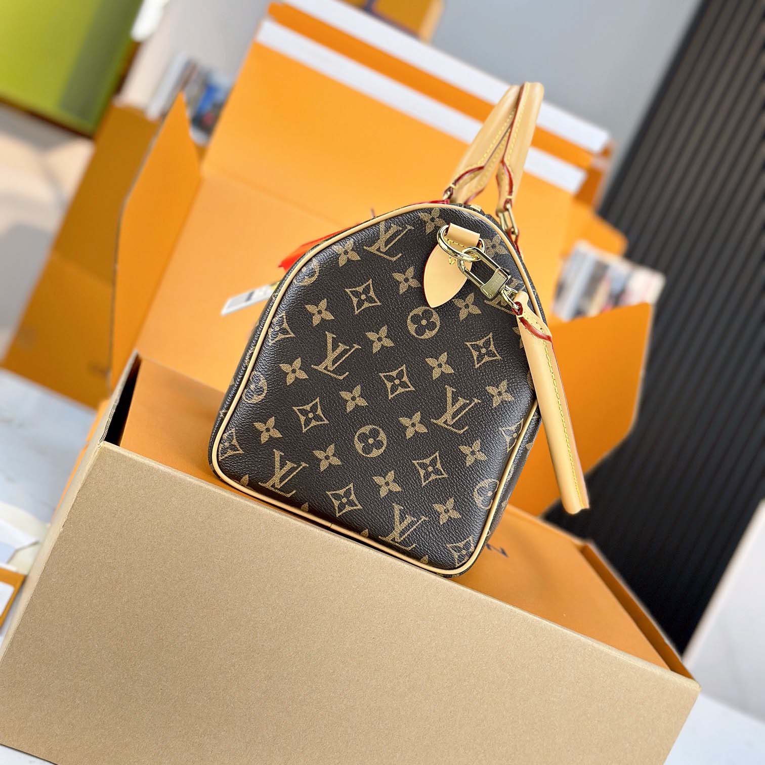 Louis Vuitton Speedy Soft 30 Crafty   M11945 - DesignerGu