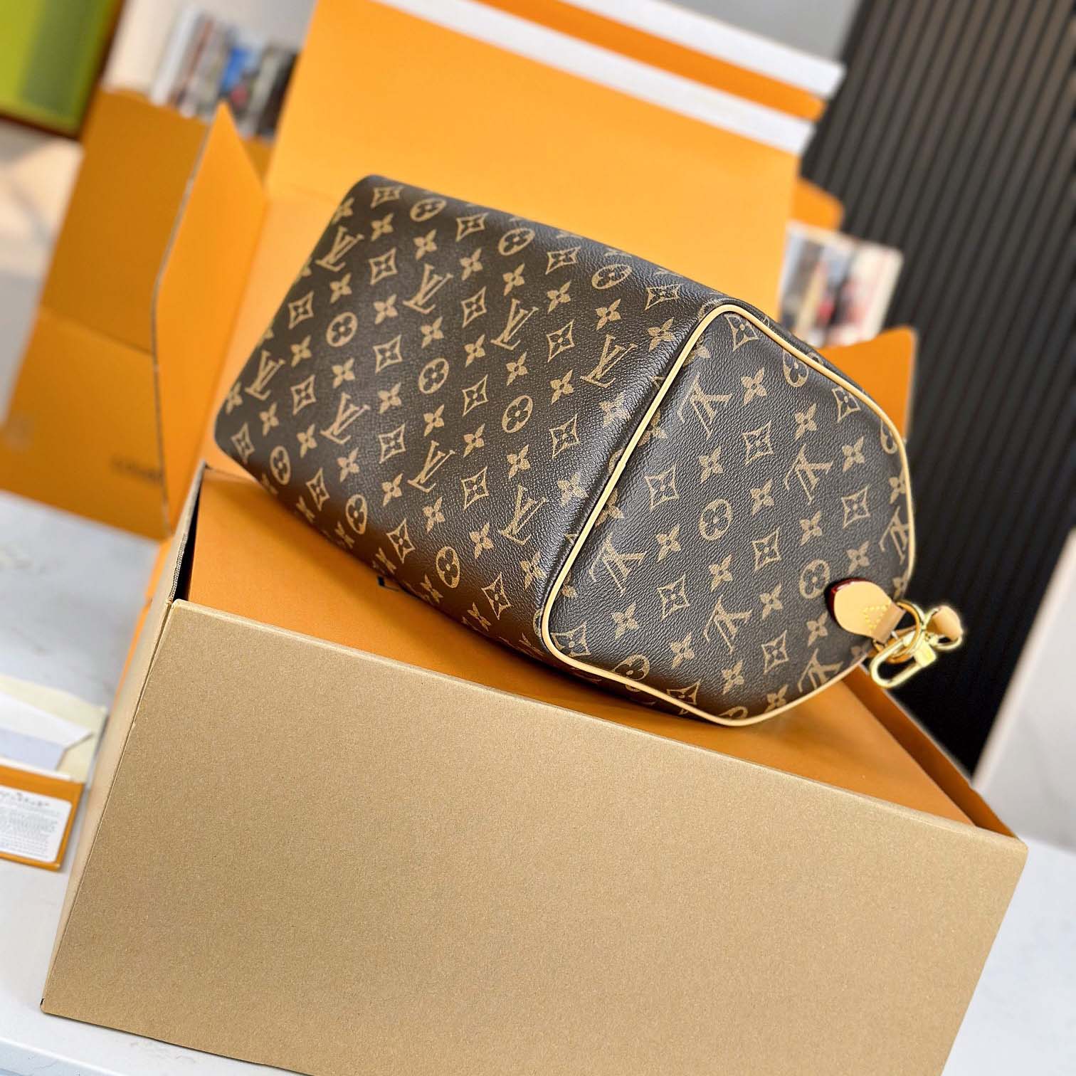 Louis Vuitton Speedy Soft 30 Crafty   M11945 - DesignerGu