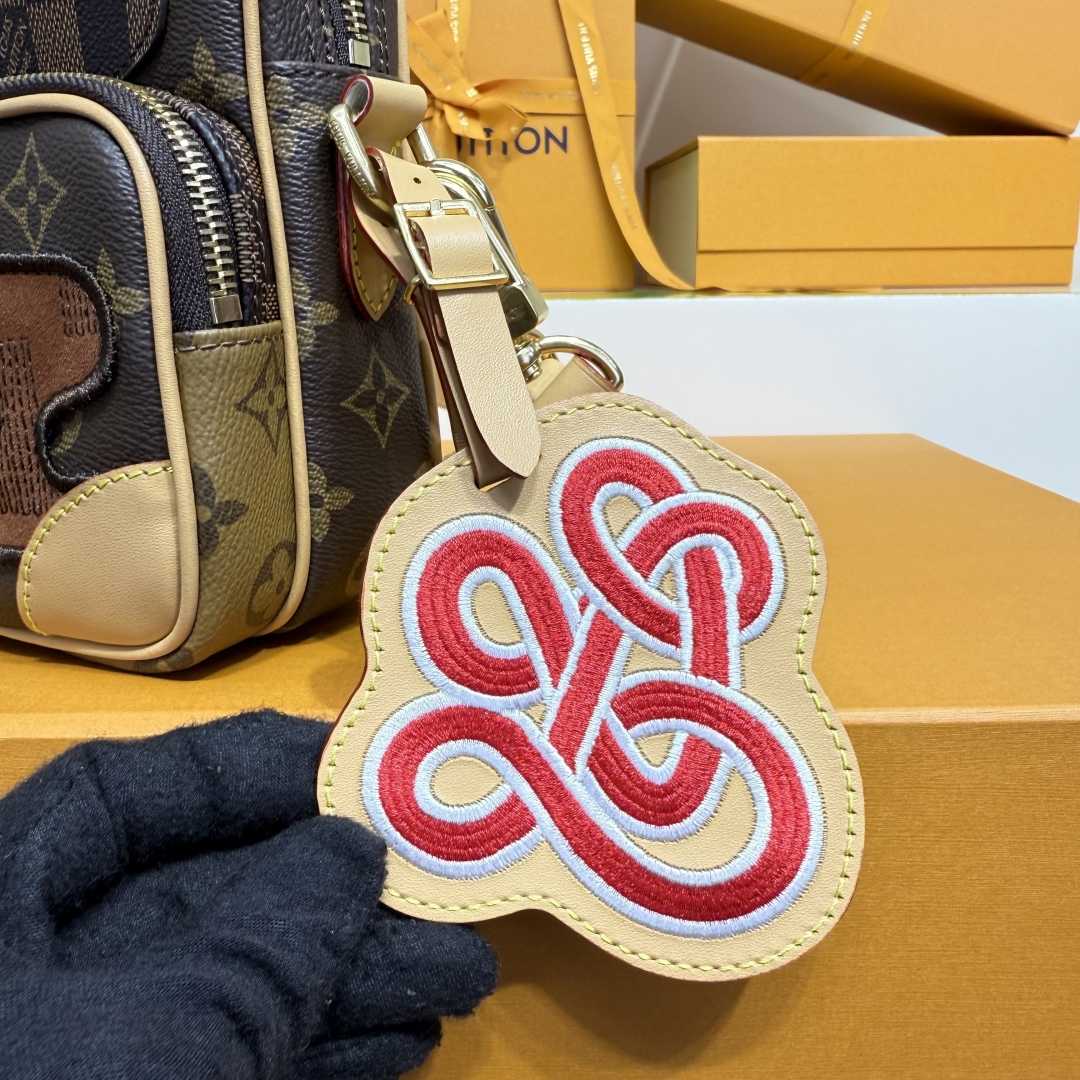 Louis Vuitton Nil   M26068 - DesignerGu