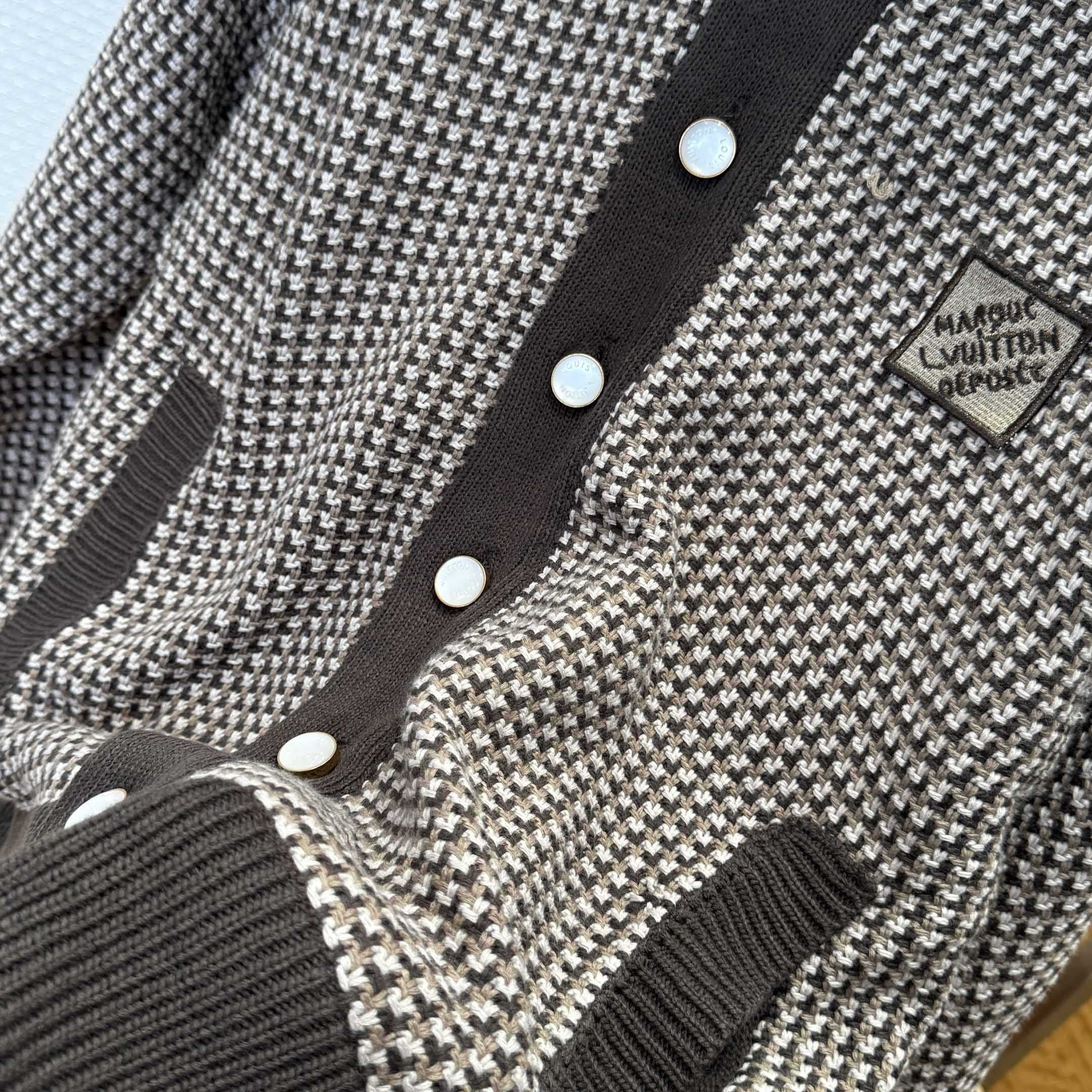 Louis Vuitton Knitted Cotton Jacquard Bomber   1AHC28 - DesignerGu