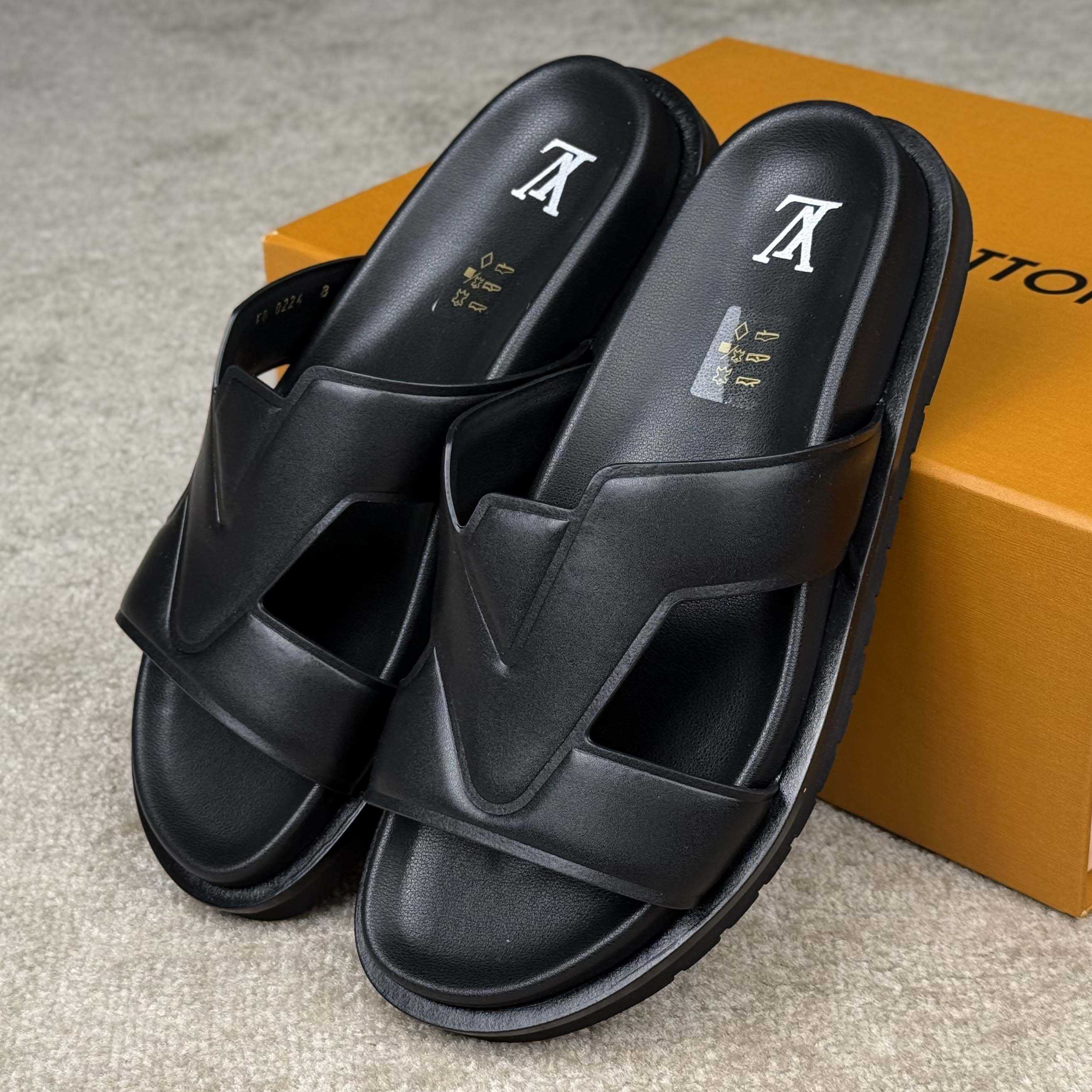 Louis Vuitton LV Oasis Mule    - DesignerGu