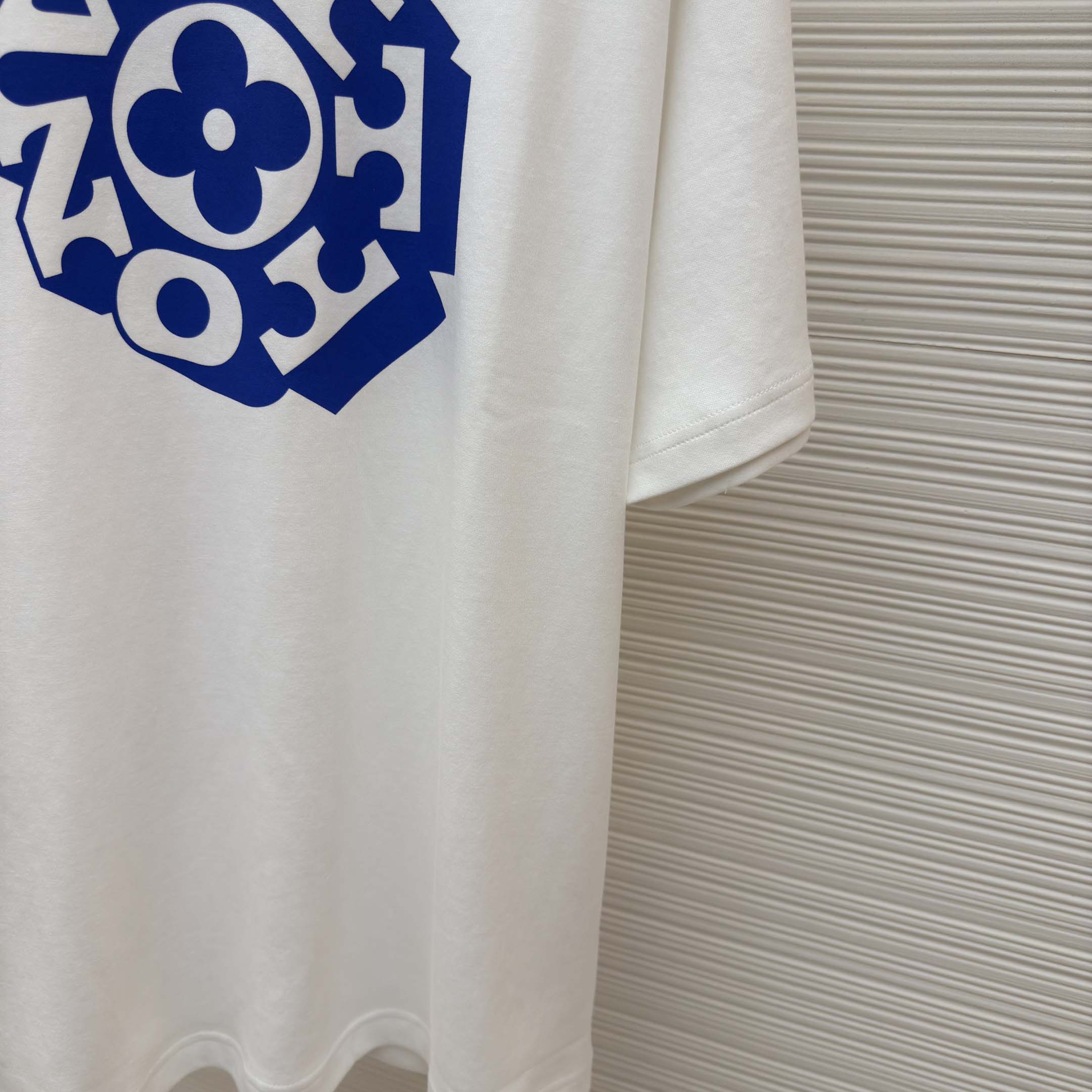 Louis Vuitton Printed Signature T-Shirt - DesignerGu