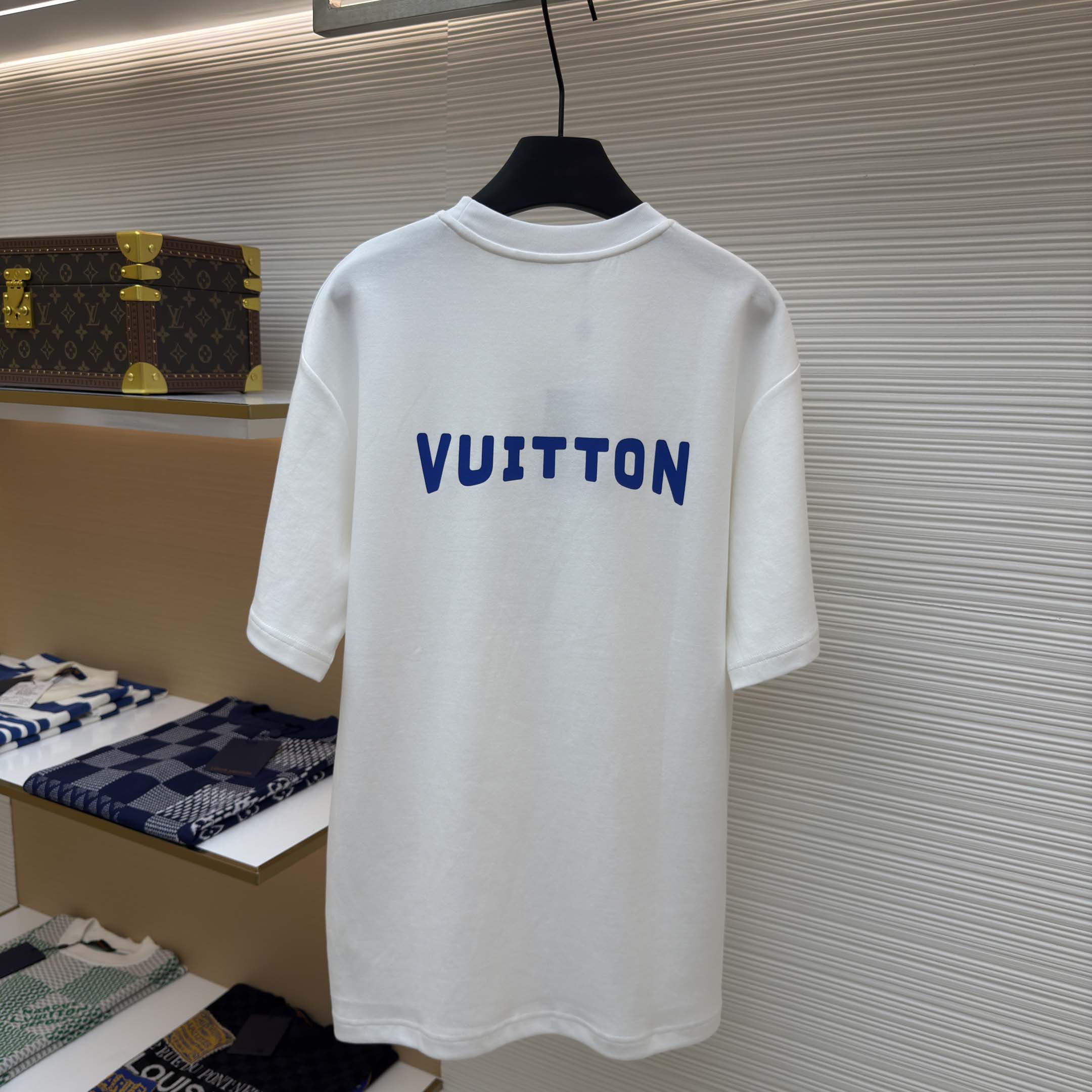 Louis Vuitton Printed Signature T-Shirt - DesignerGu