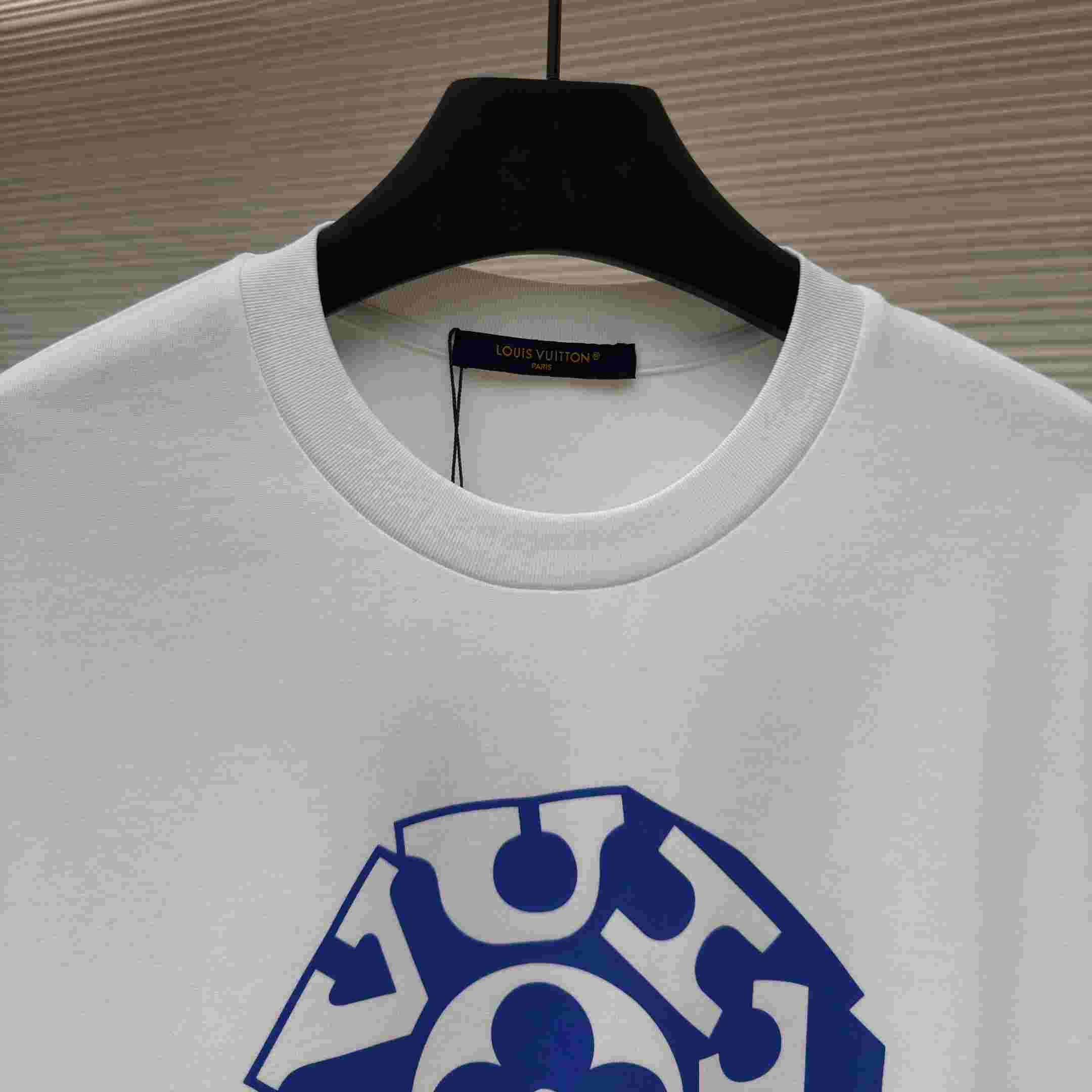 Louis Vuitton Printed Signature T-Shirt - DesignerGu