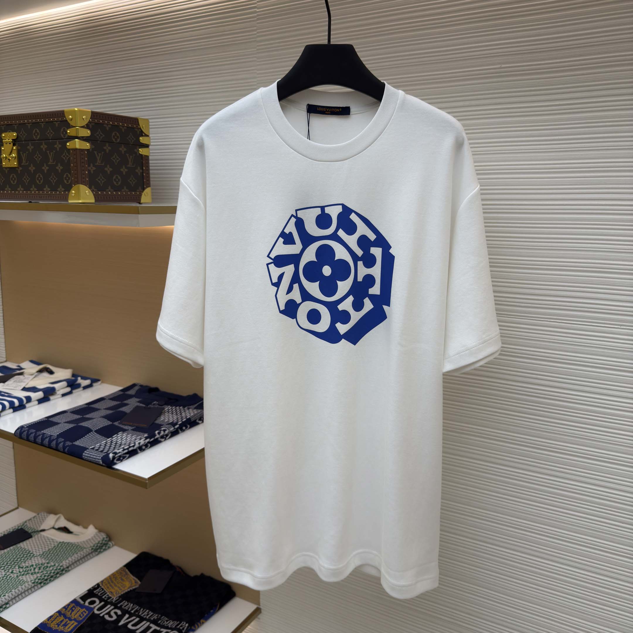 Louis Vuitton Printed Signature T-Shirt - DesignerGu