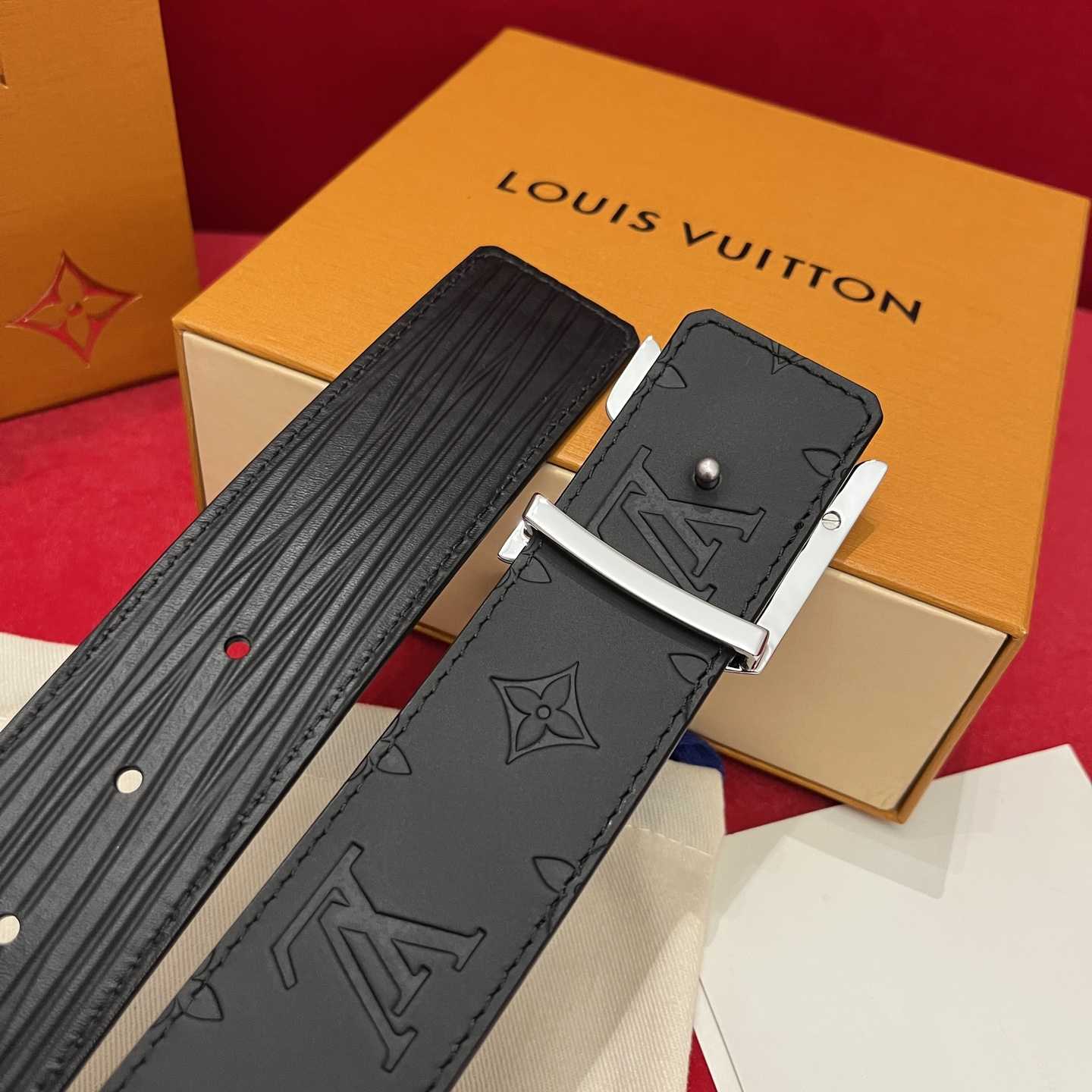 Louis Vuitton Reversible Belt  4cm - DesignerGu