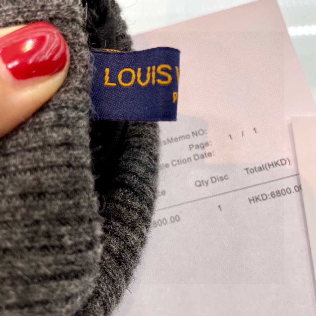 Louis Vuitton Men's Gloves  - DesignerGu