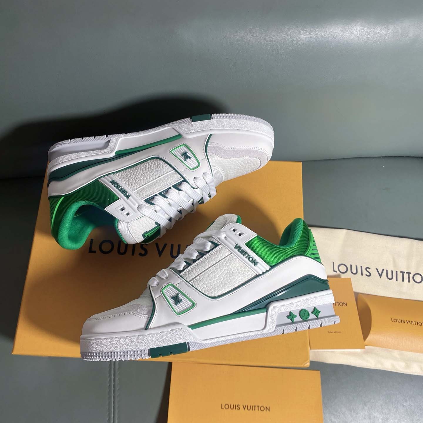 Louis Vuitton LV Trainer Sneaker      1AIJ05 - DesignerGu