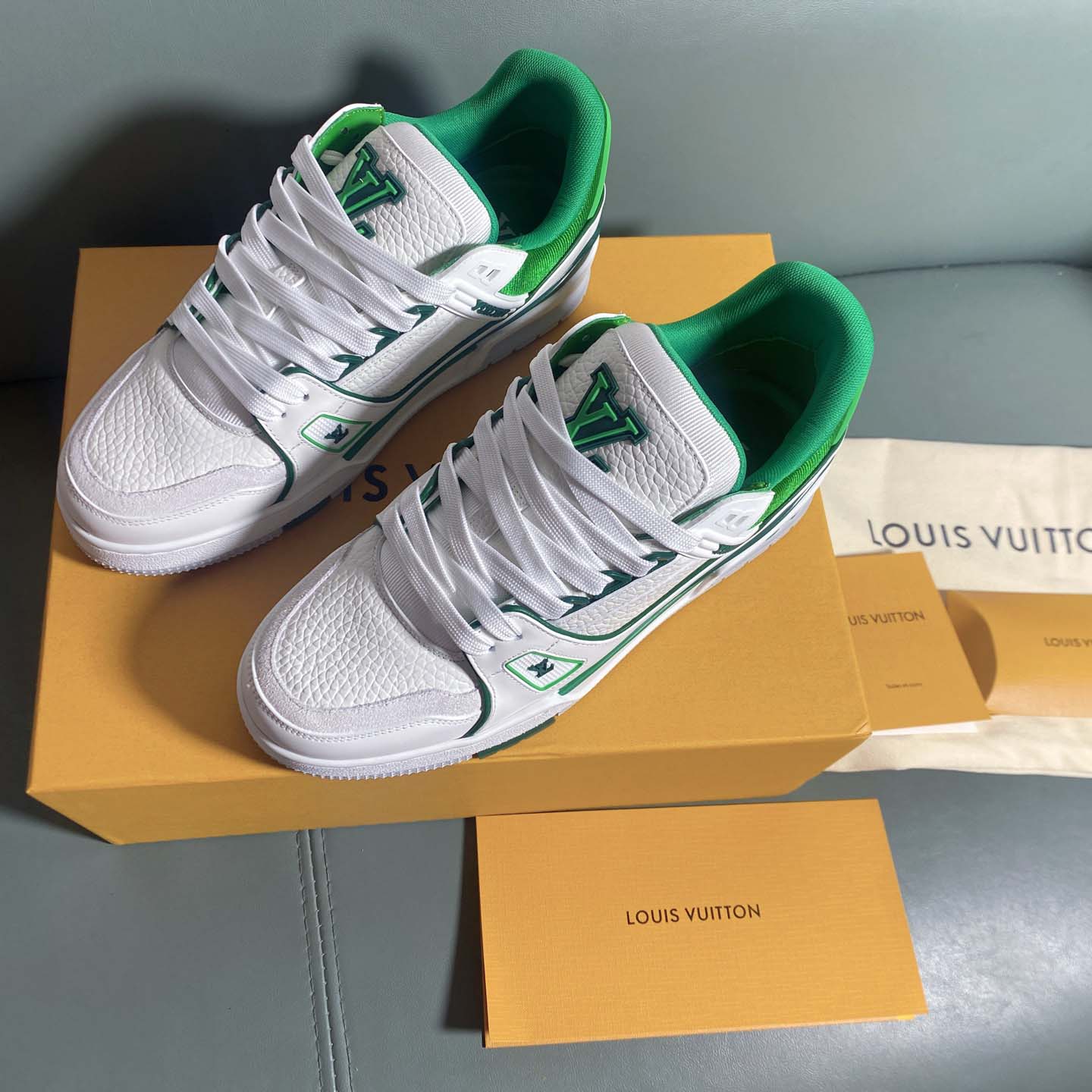 Louis Vuitton LV Trainer Sneaker      1AIJ05 - DesignerGu