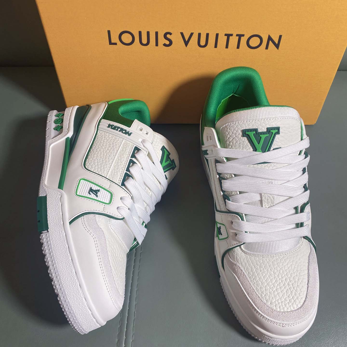 Louis Vuitton LV Trainer Sneaker      1AIJ05 - DesignerGu