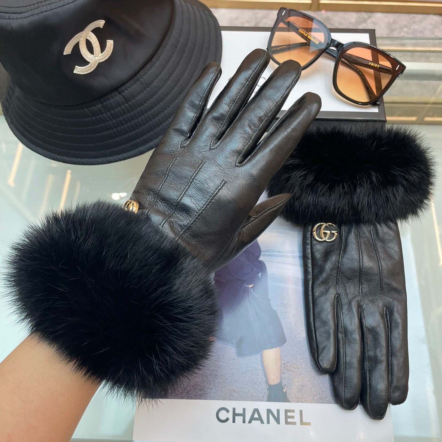 Gucci Women's Gloves - DesignerGu