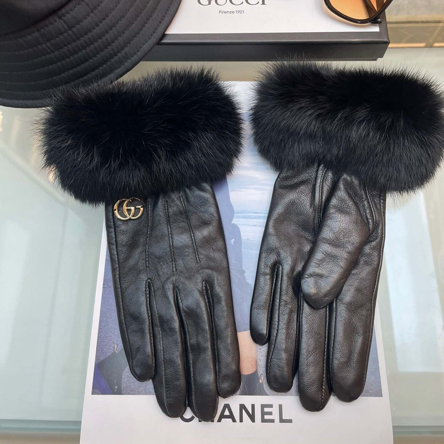 Gucci Women's Gloves - DesignerGu