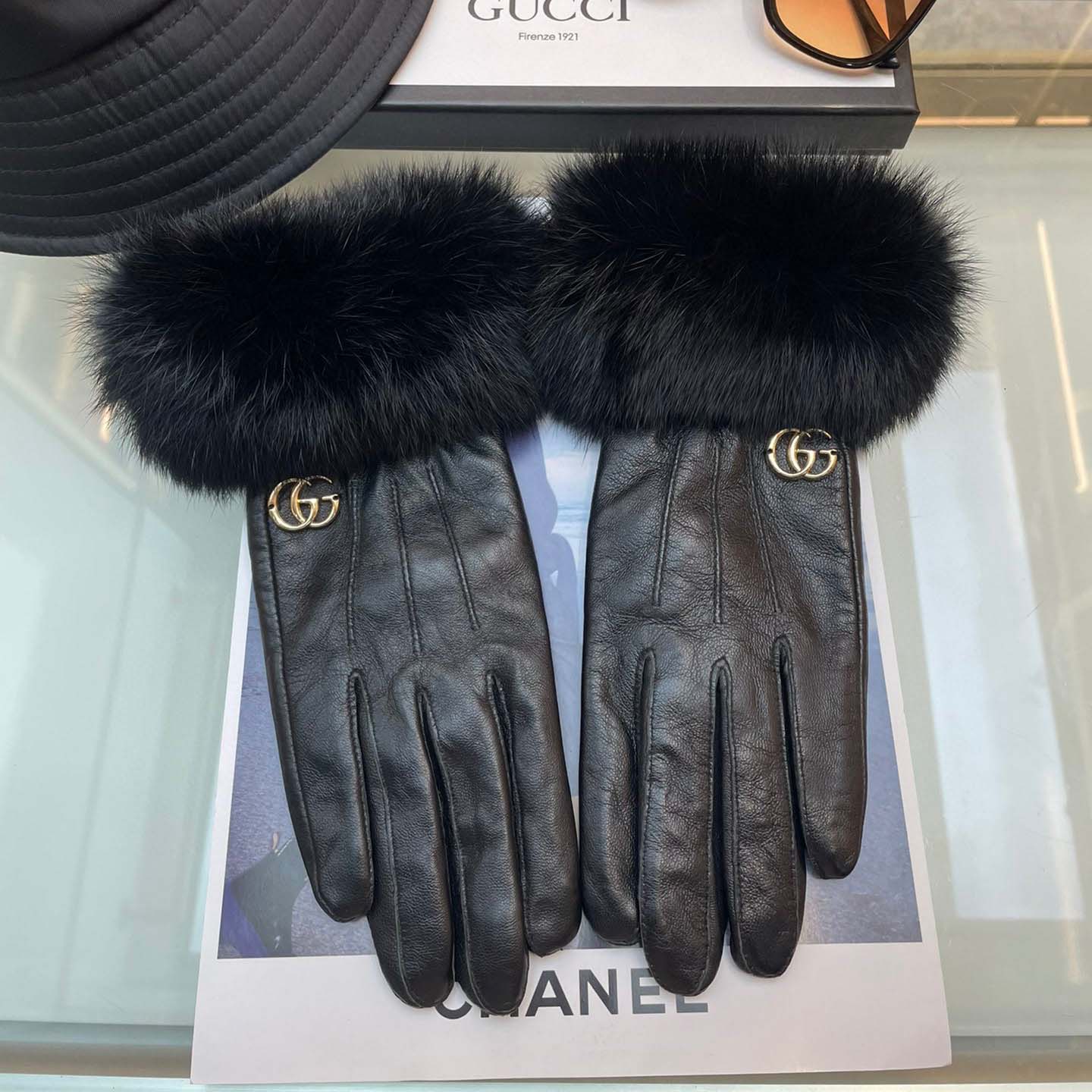Gucci Women's Gloves - DesignerGu
