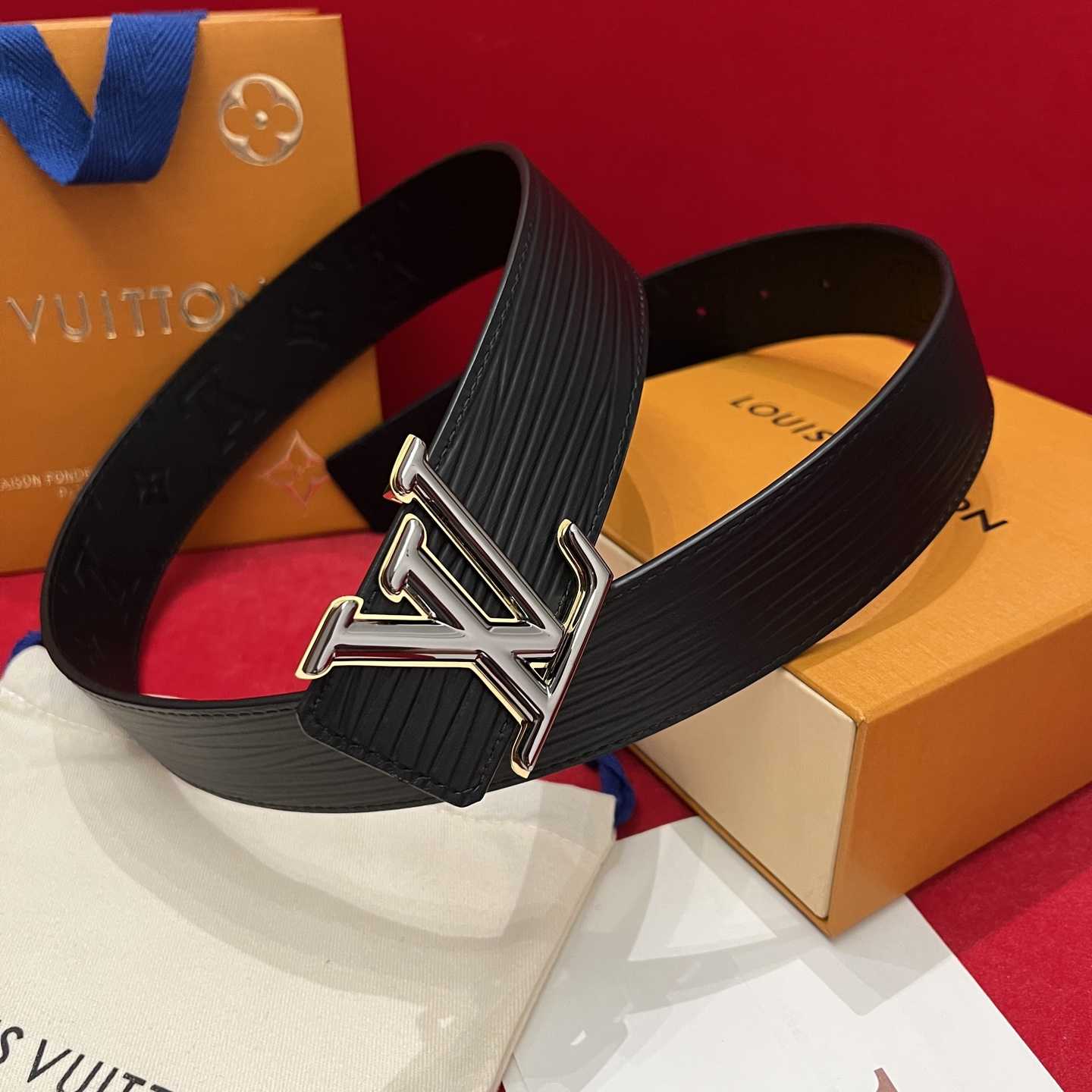 Louis Vuitton Reversible Belt  4cm - DesignerGu