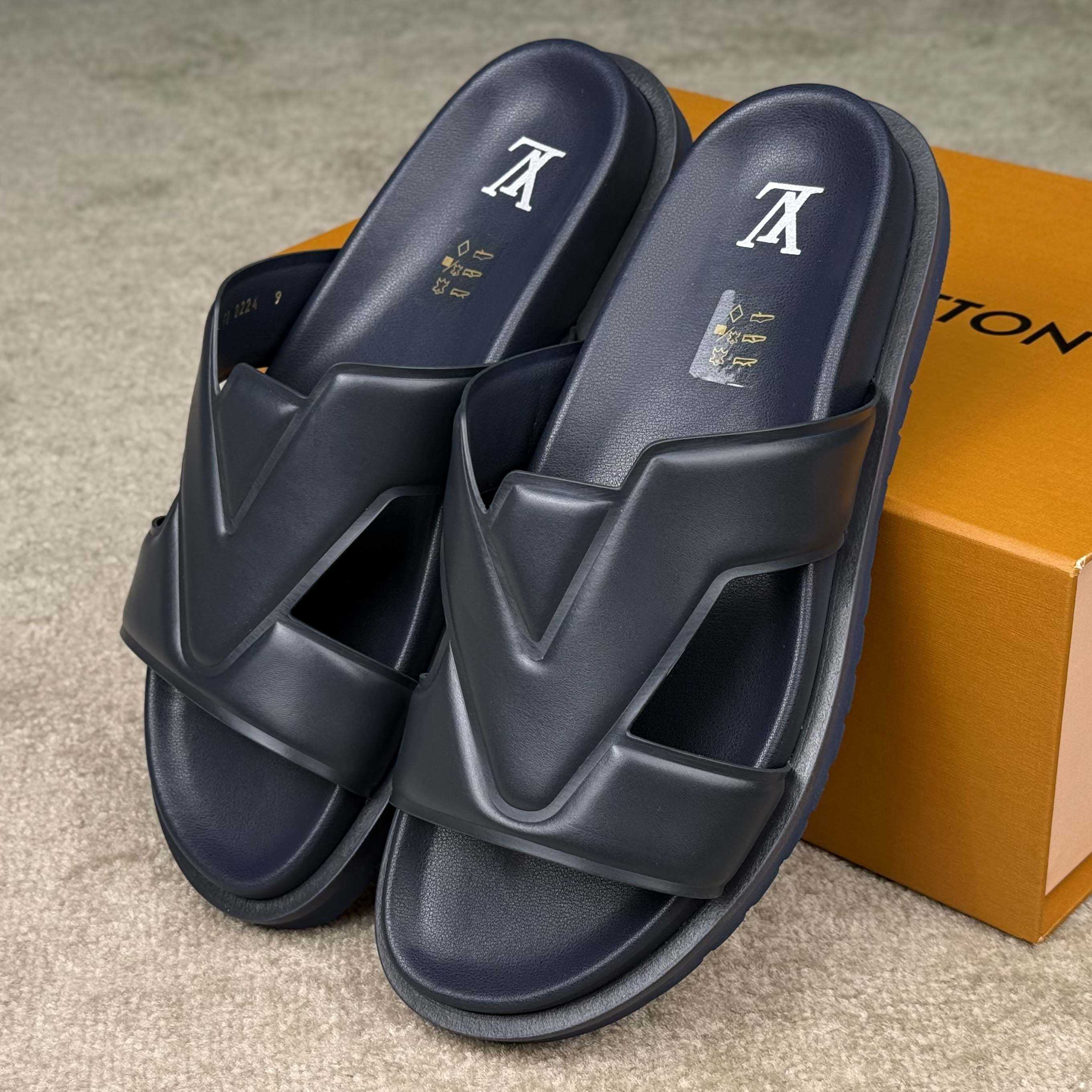 Louis Vuitton LV Oasis Mule   1ADGN3 - DesignerGu