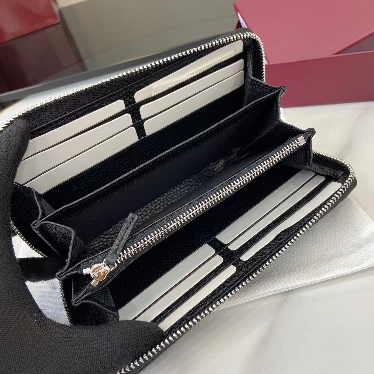 Gucci Zip Around Wallet With Logo - DesignerGu