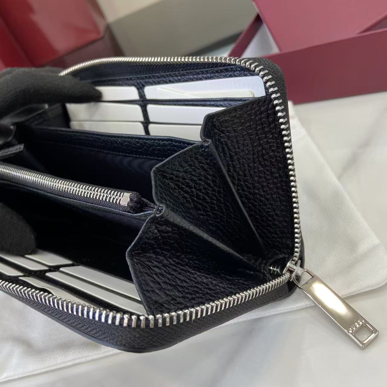 Gucci Zip Around Wallet With Logo - DesignerGu